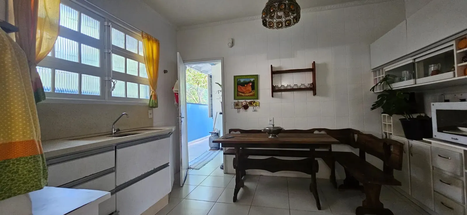 Casa com 7 dormitórios sendo 2 suítes e 2 vagas de garagem em Florianópolis/SC