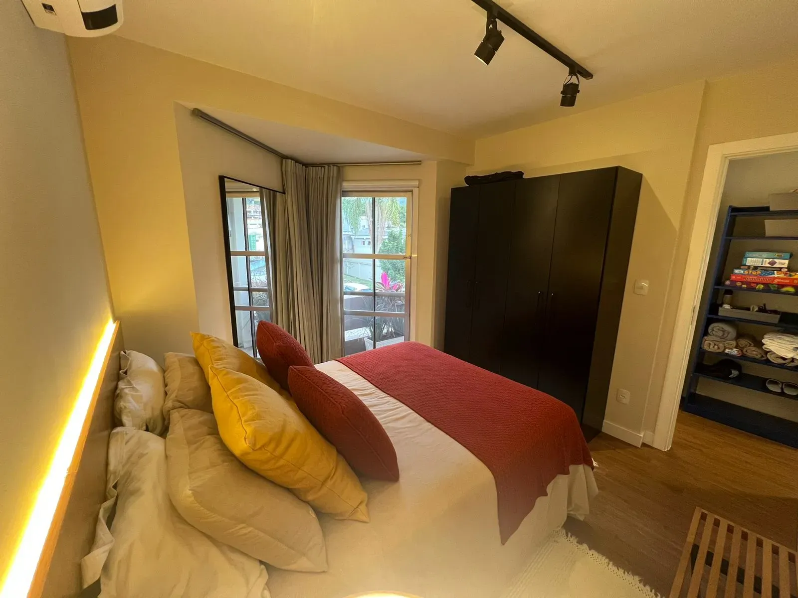 Casa com 2 dormitórios e 1 vaga de garagem em Balneário Camboriú/SC