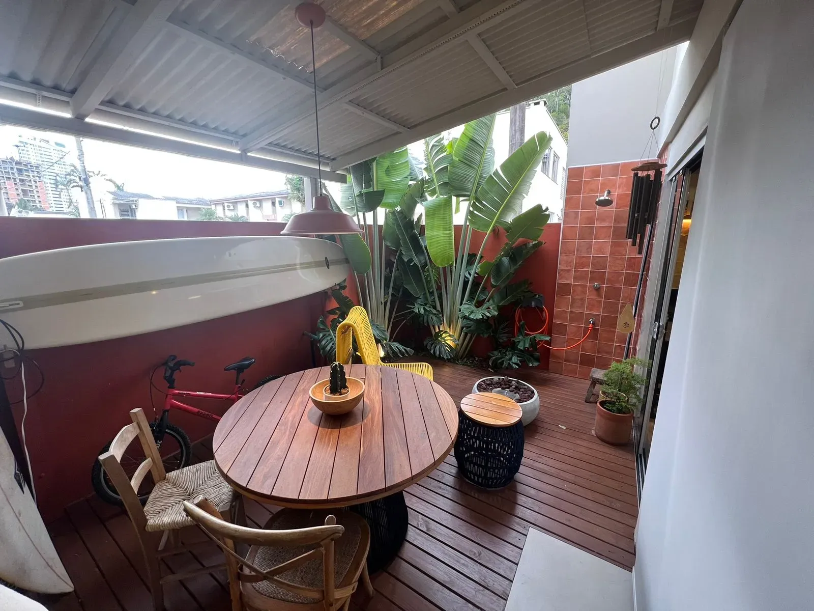 Casa com 2 dormitórios e 1 vaga de garagem em Balneário Camboriú/SC