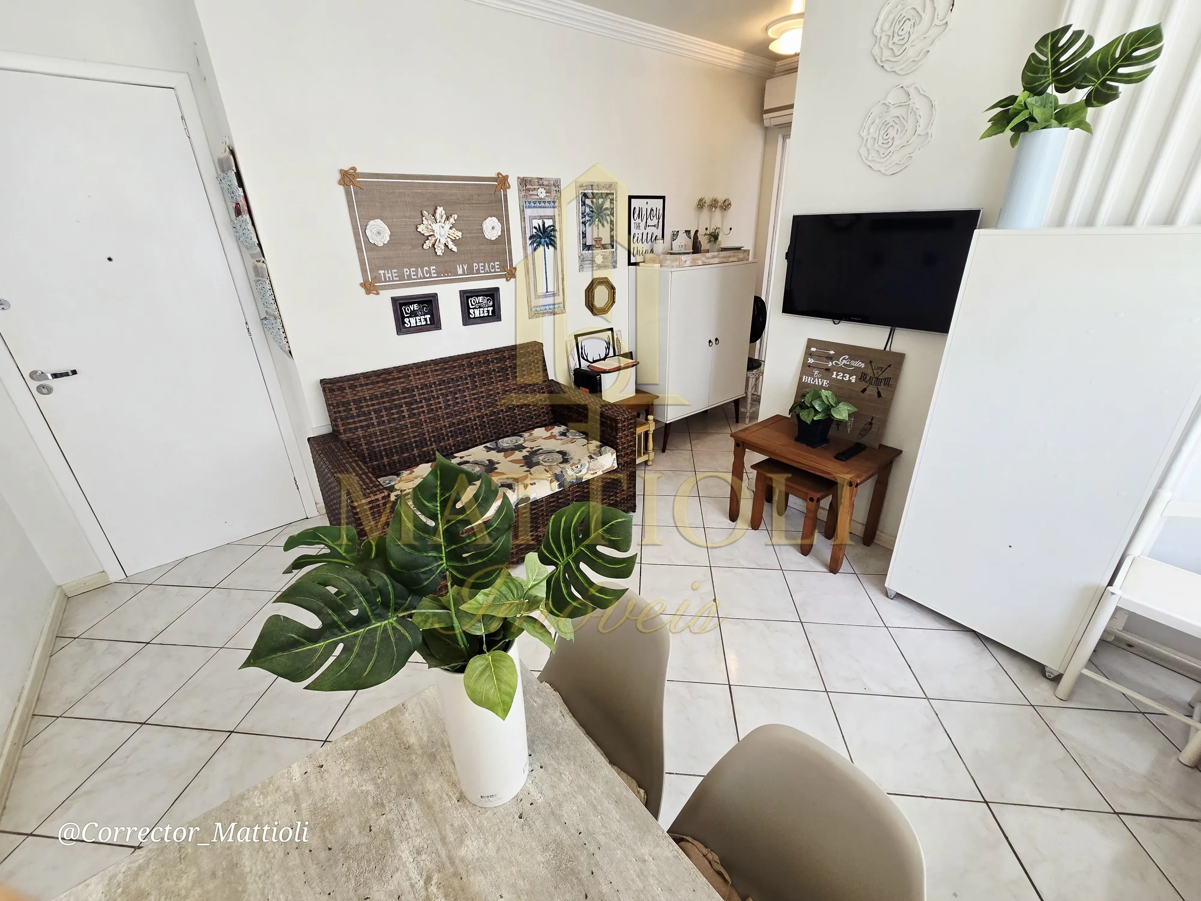 Apartamento com 1 dormitório e 1 vaga de garagem em Balneário Camboriú/SC