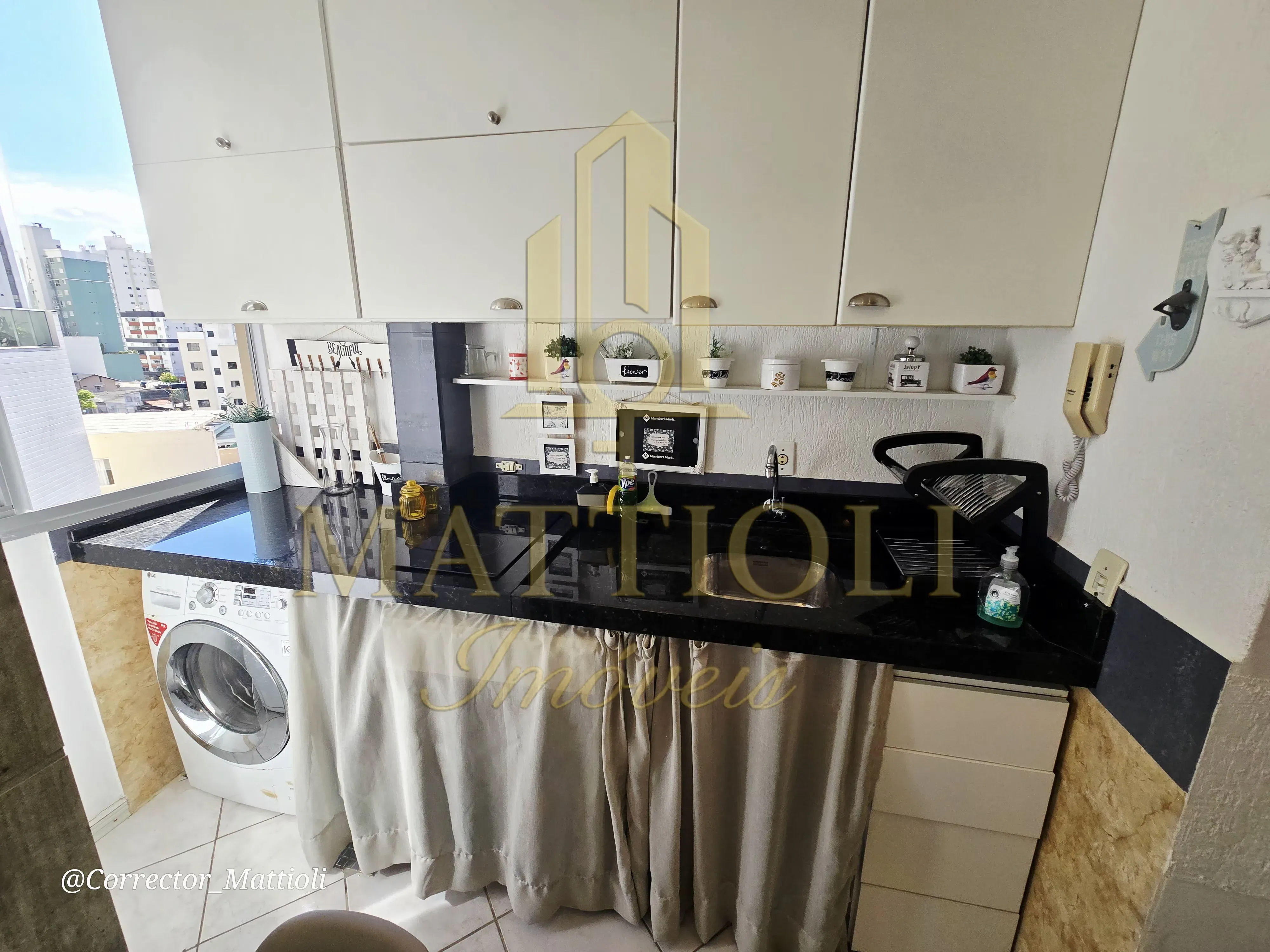 Apartamento com 1 dormitório e 1 vaga de garagem em Balneário Camboriú/SC