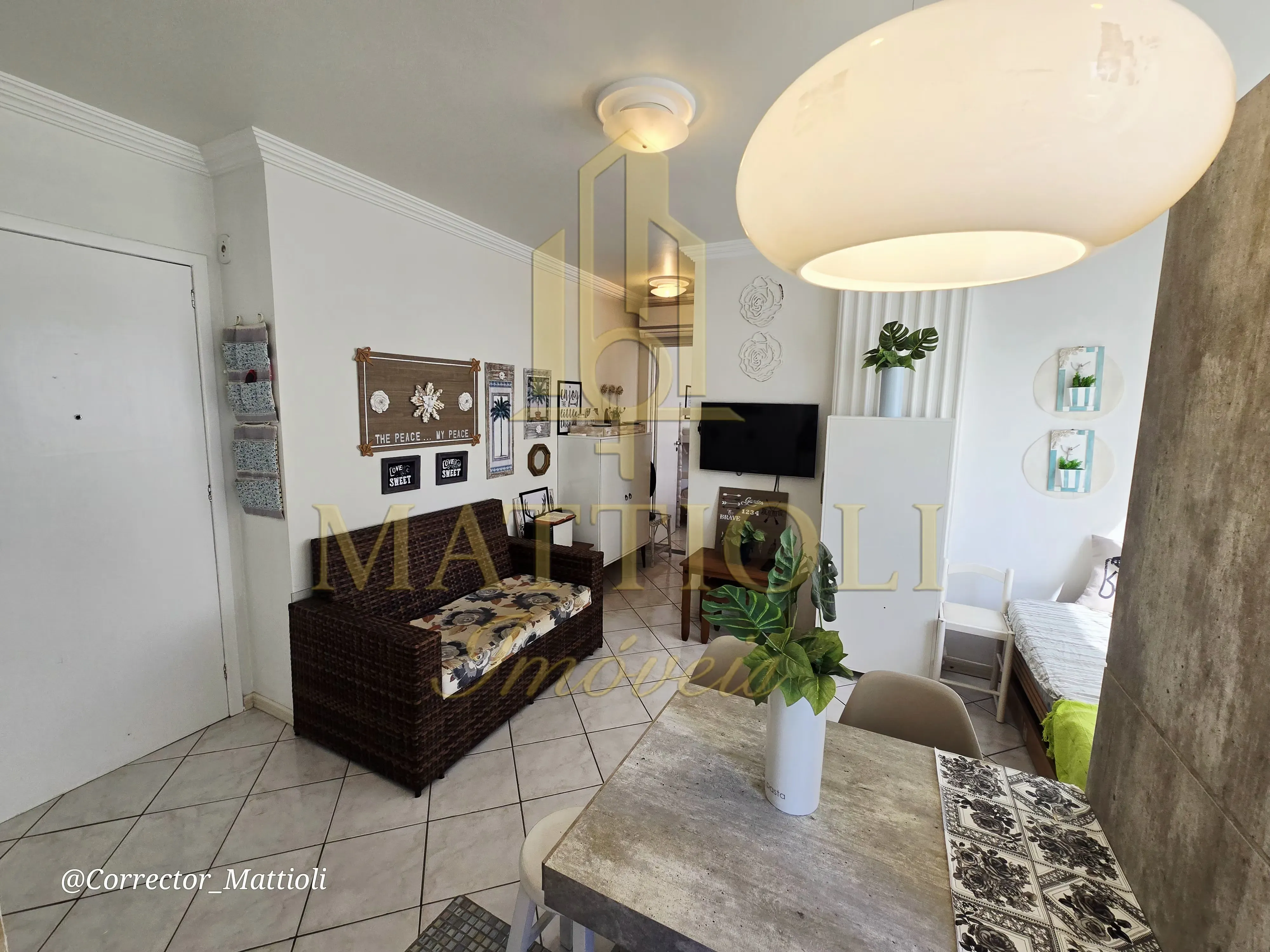 Apartamento com 1 dormitório e 1 vaga de garagem em Balneário Camboriú/SC