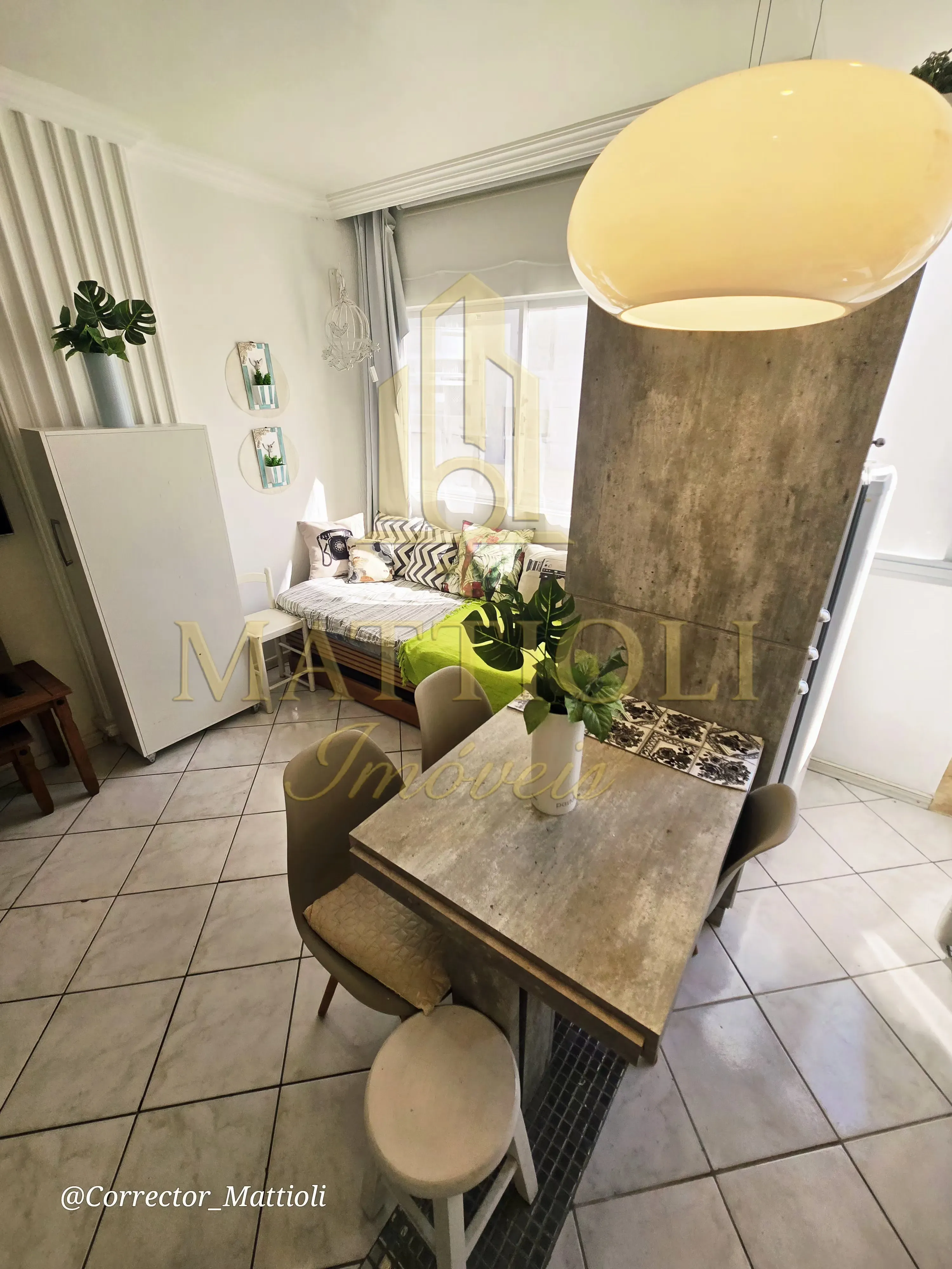 Apartamento com 1 dormitório e 1 vaga de garagem em Balneário Camboriú/SC