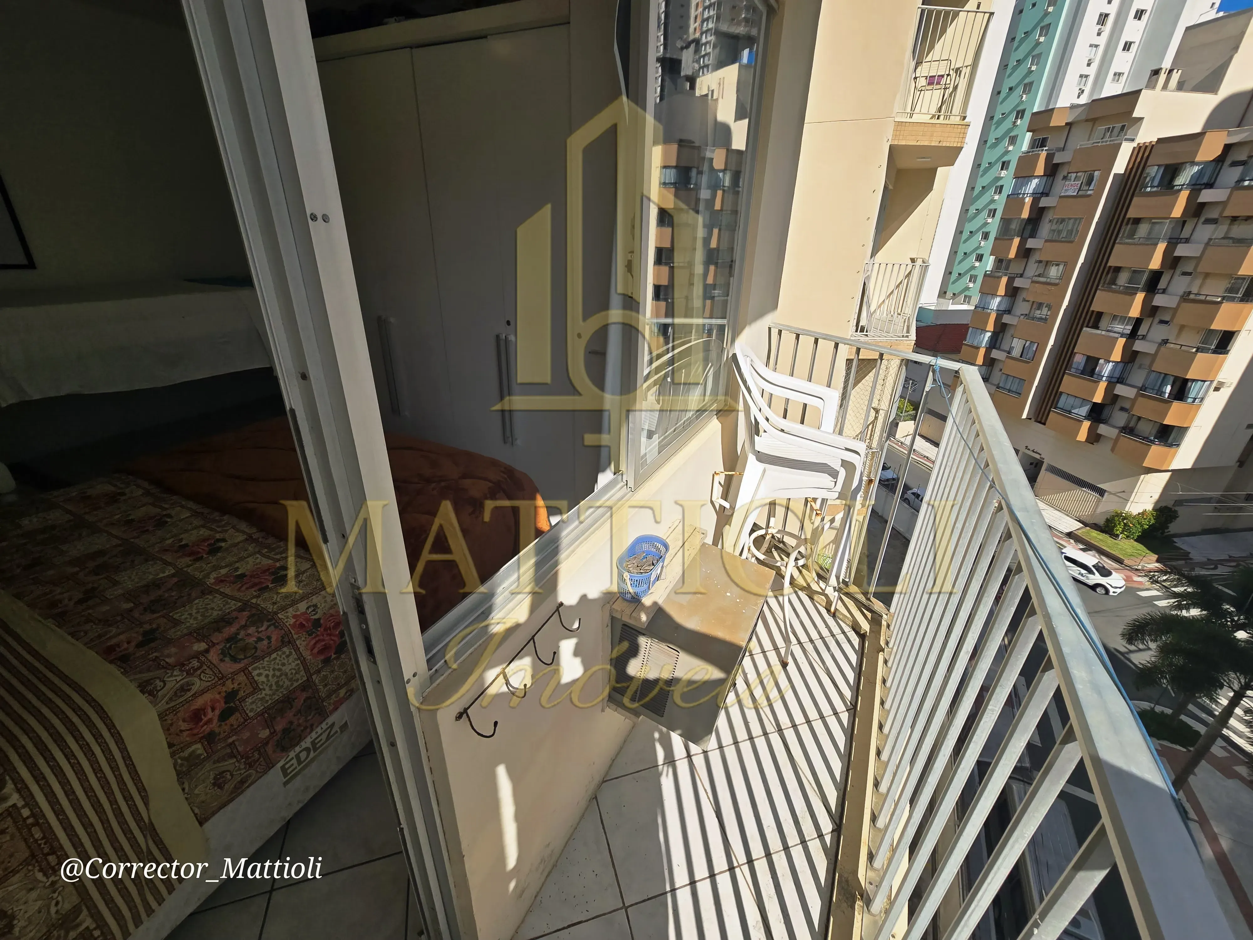 Apartamento com 1 dormitório e 1 vaga de garagem em Balneário Camboriú/SC