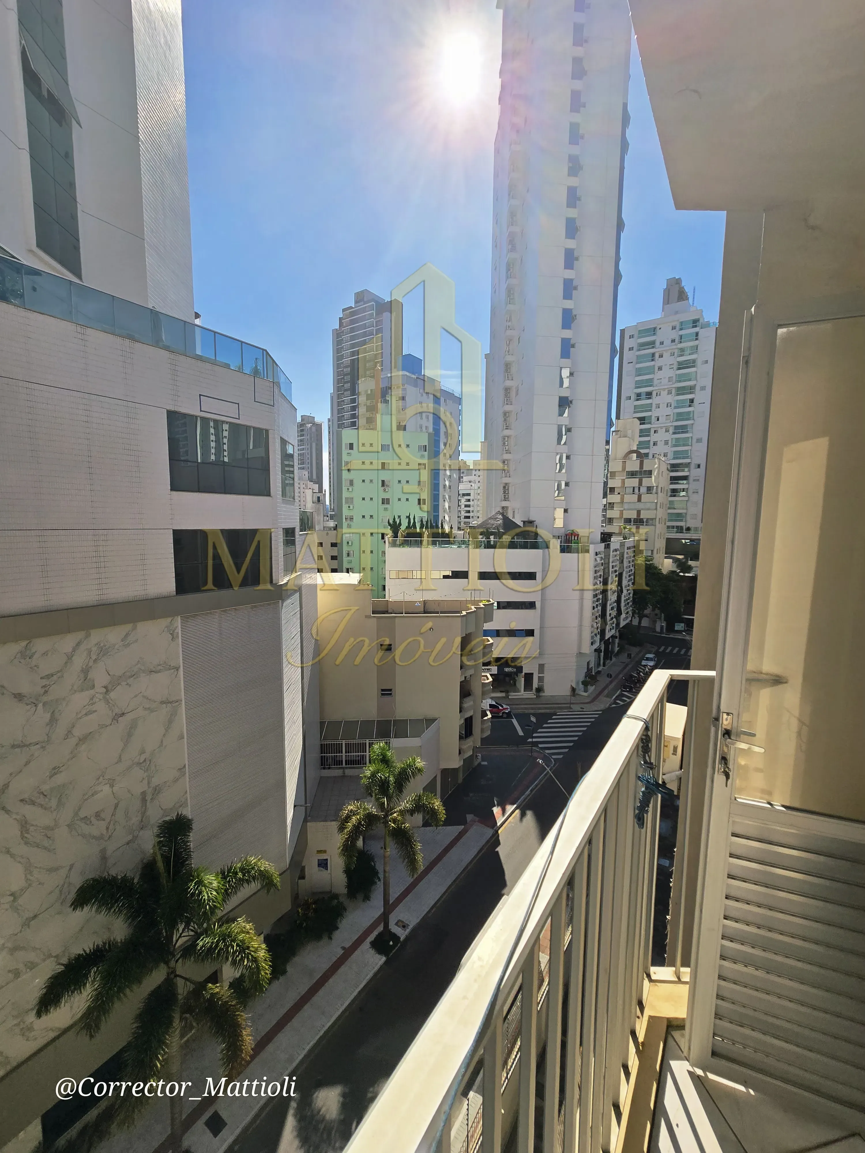 Apartamento com 1 dormitório e 1 vaga de garagem em Balneário Camboriú/SC