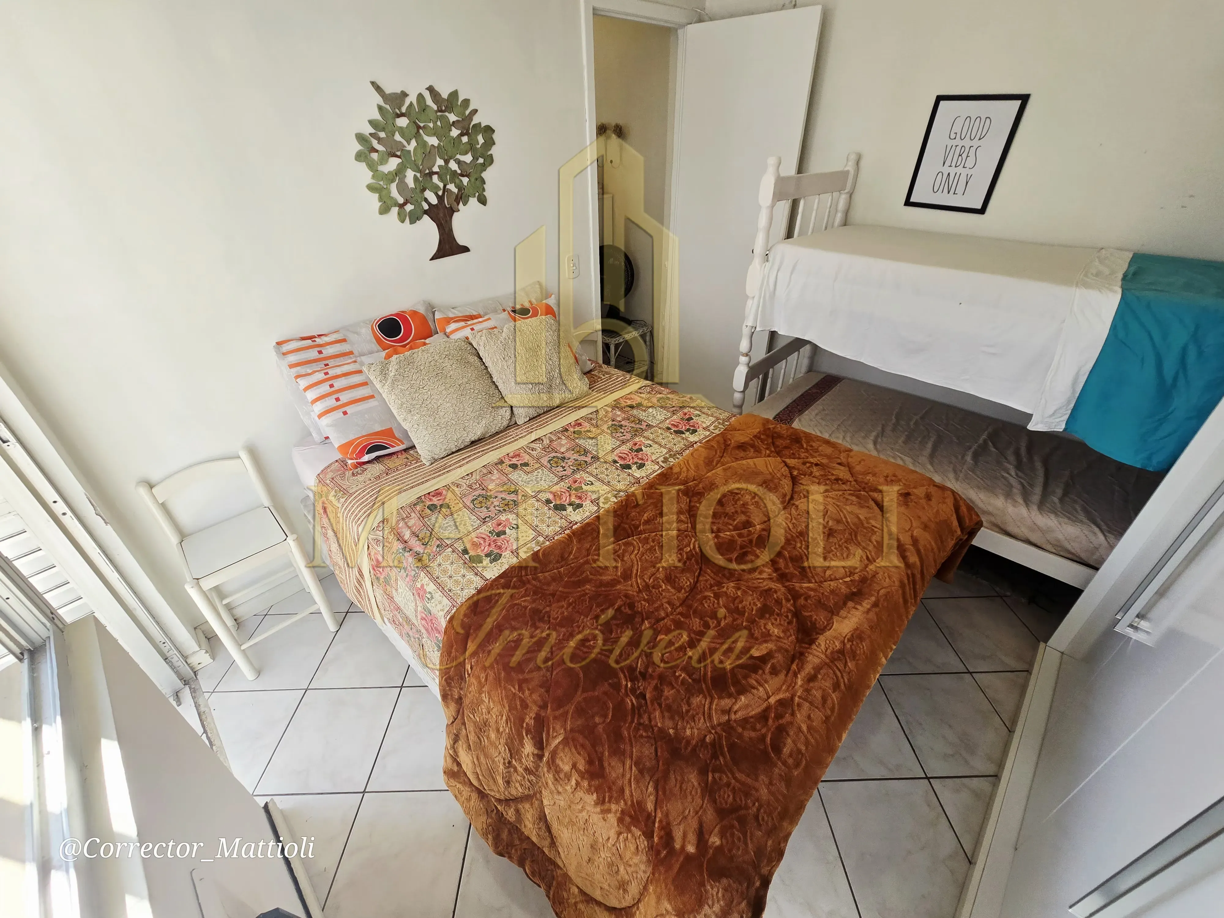 Apartamento com 1 dormitório e 1 vaga de garagem em Balneário Camboriú/SC