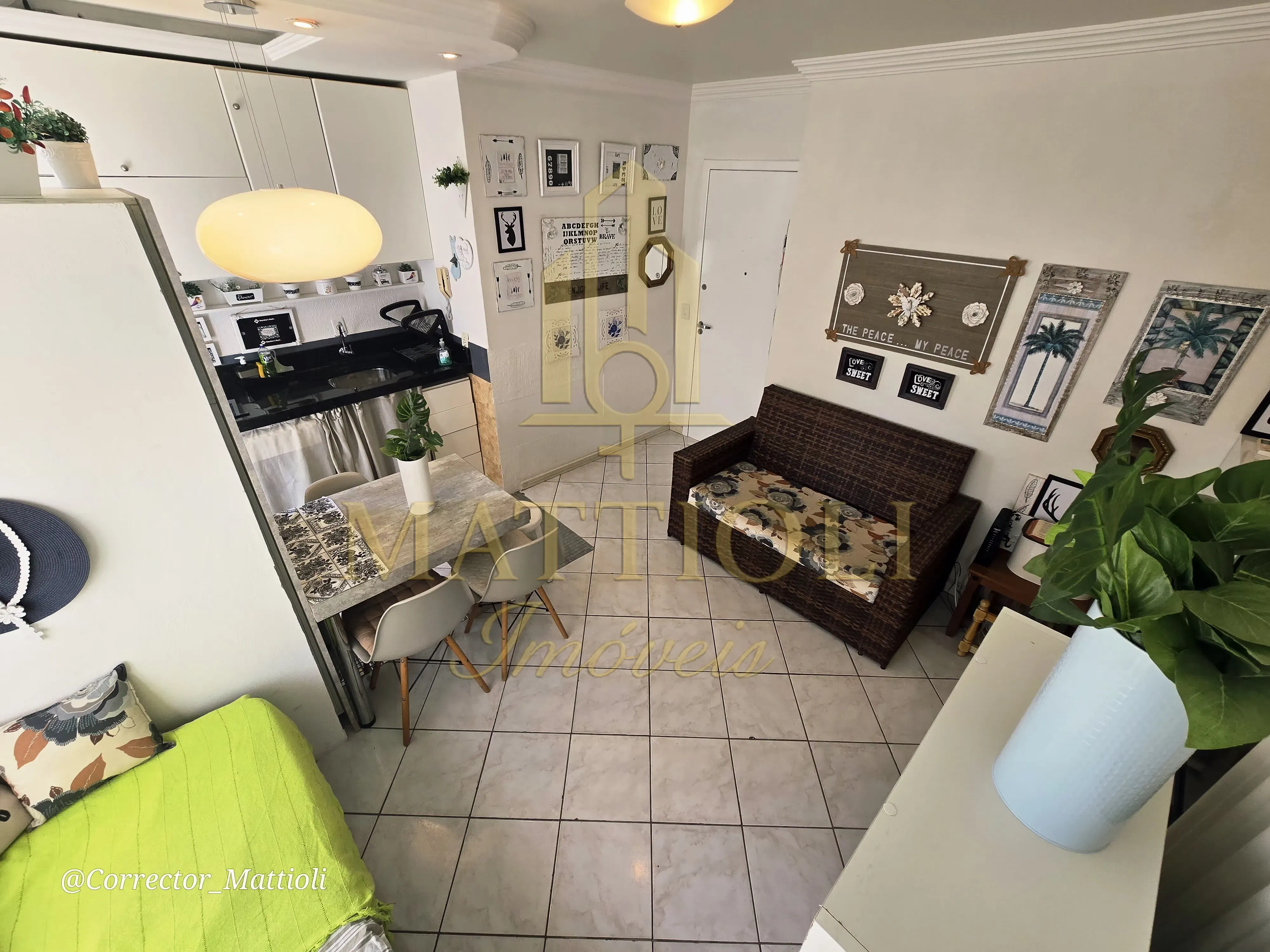 Apartamento com 1 dormitório e 1 vaga de garagem em Balneário Camboriú/SC