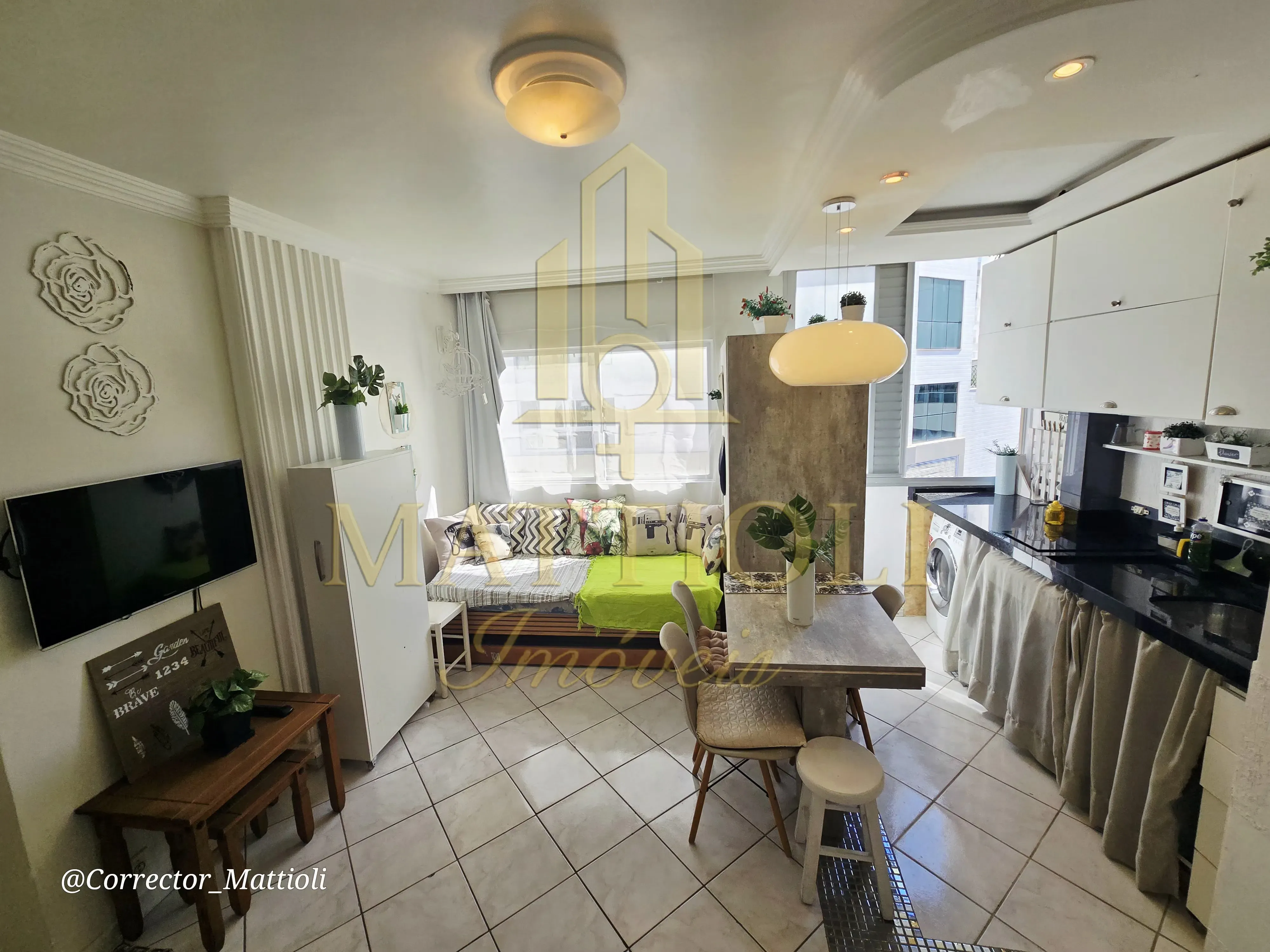 Apartamento com 1 dormitório e 1 vaga de garagem em Balneário Camboriú/SC