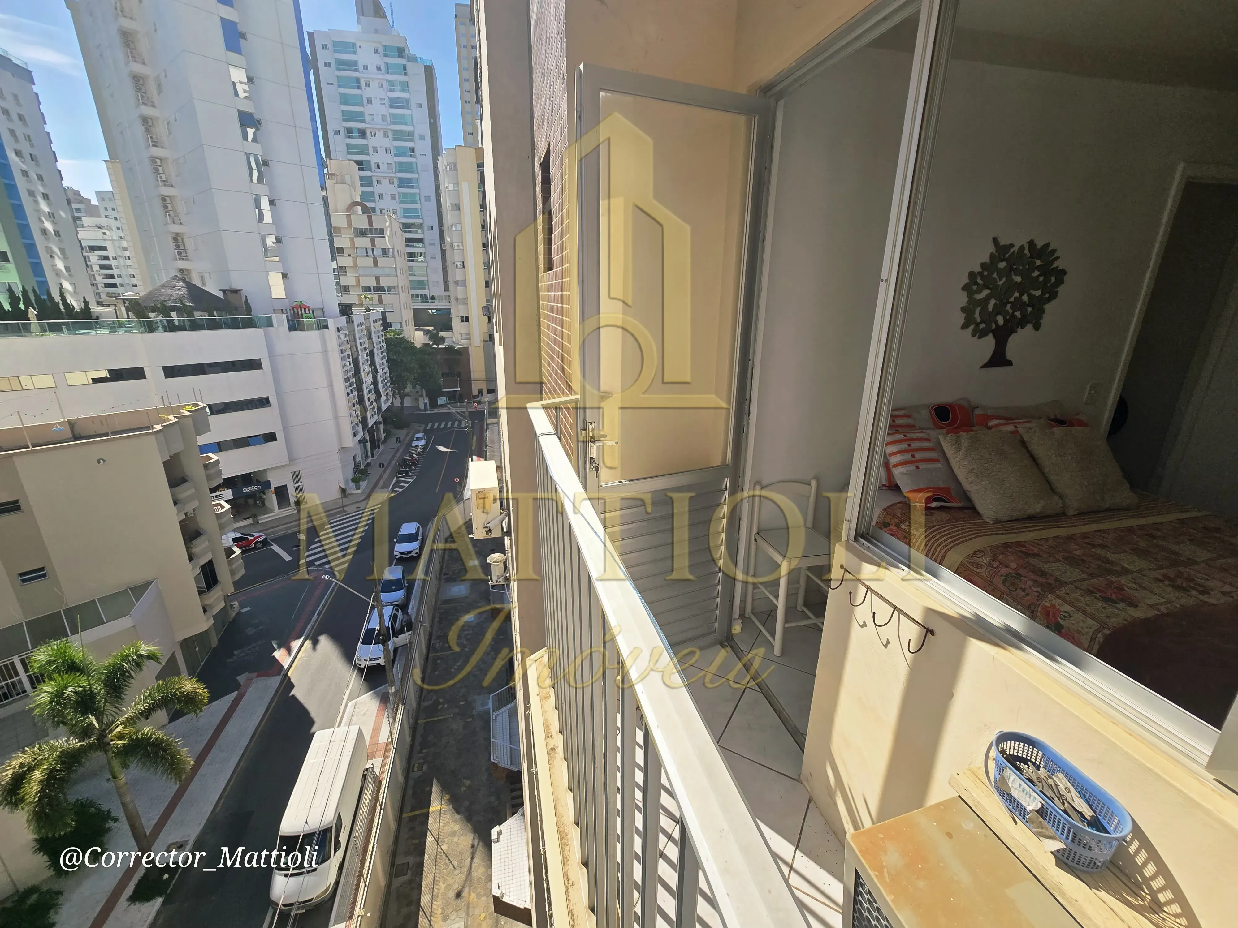 Apartamento com 1 dormitório e 1 vaga de garagem em Balneário Camboriú/SC