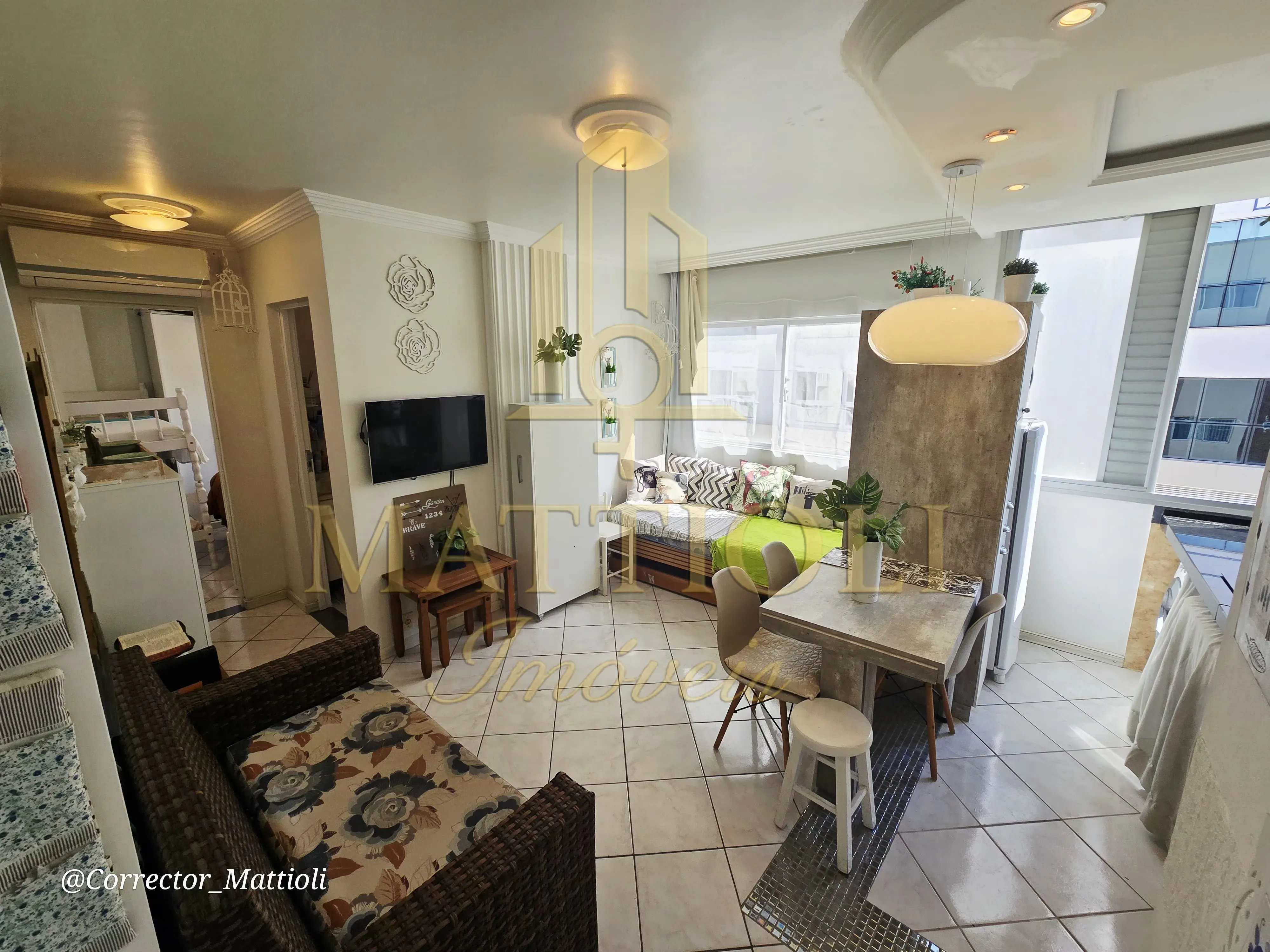 Apartamento com 1 dormitório e 1 vaga de garagem em Balneário Camboriú/SC