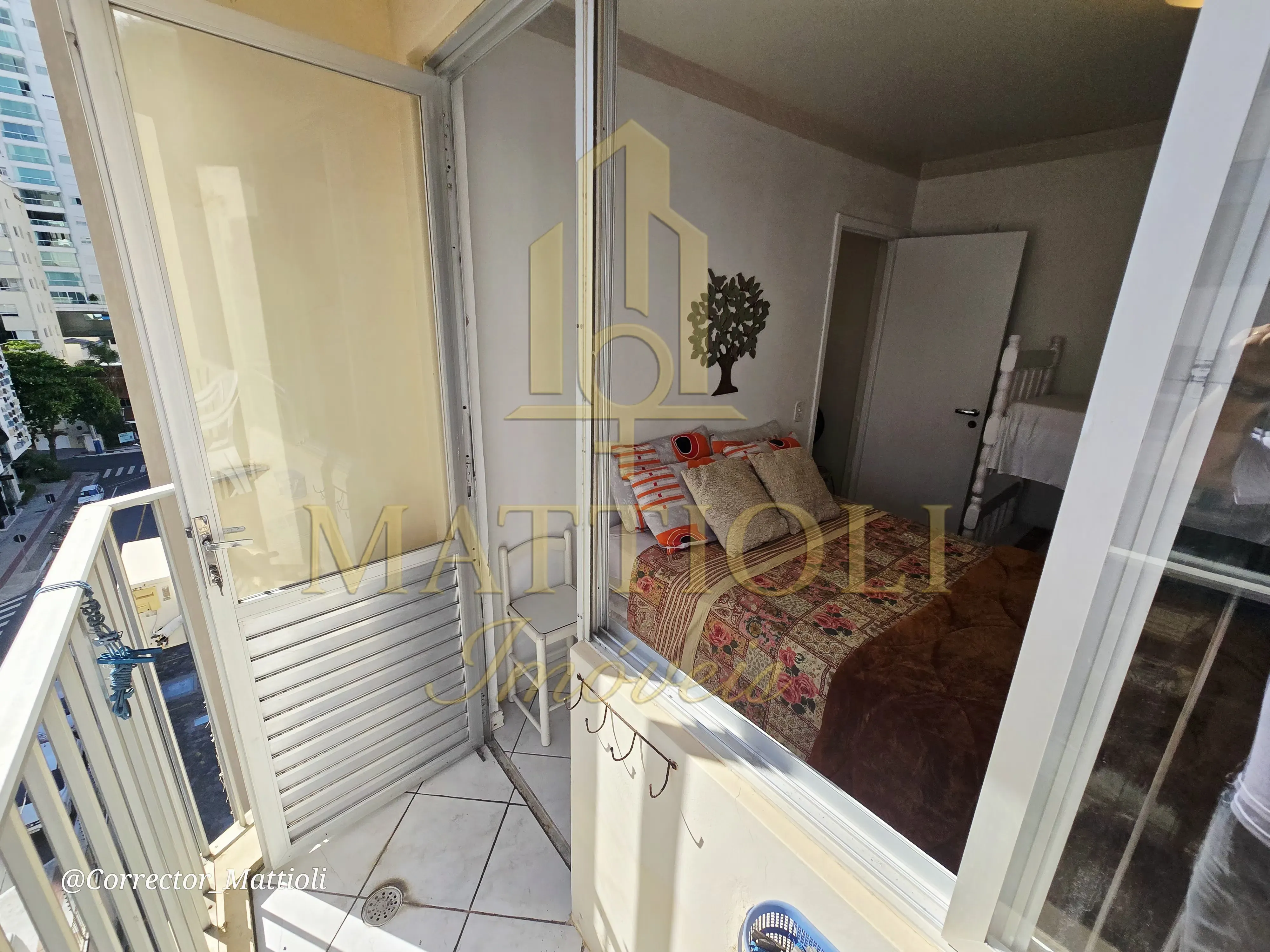 Apartamento com 1 dormitório e 1 vaga de garagem em Balneário Camboriú/SC