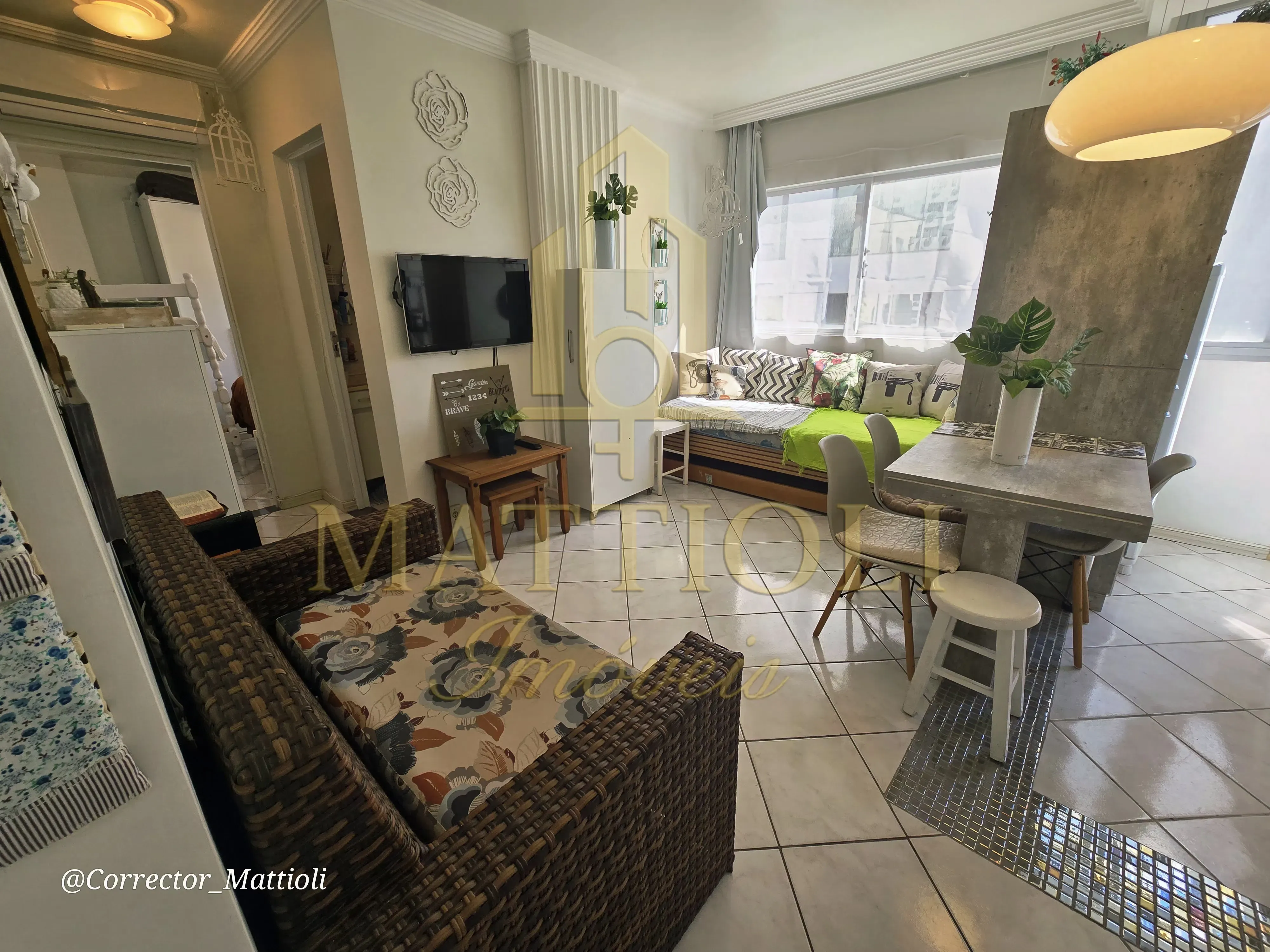 Apartamento com 1 dormitório e 1 vaga de garagem em Balneário Camboriú/SC