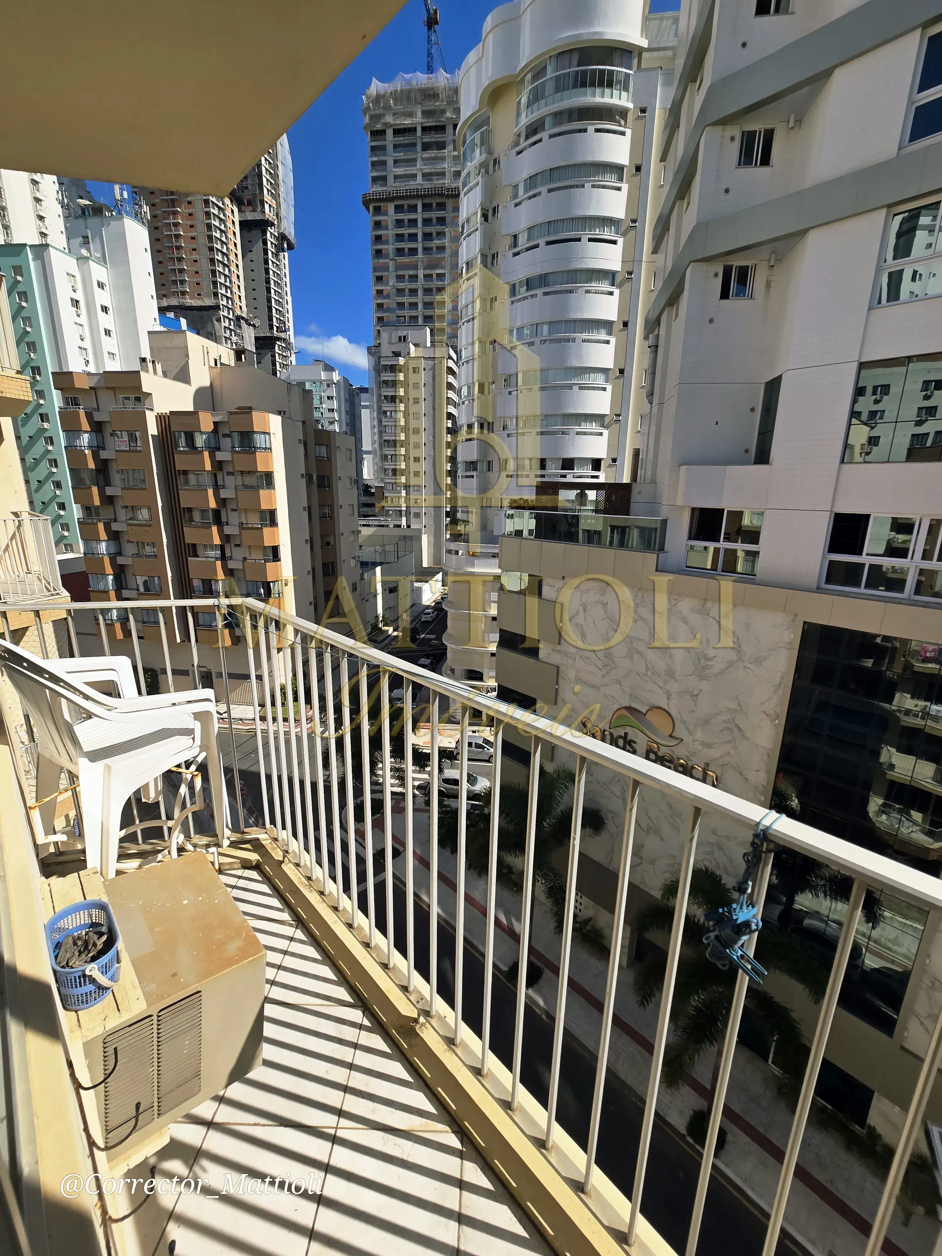 Apartamento com 1 dormitório e 1 vaga de garagem em Balneário Camboriú/SC