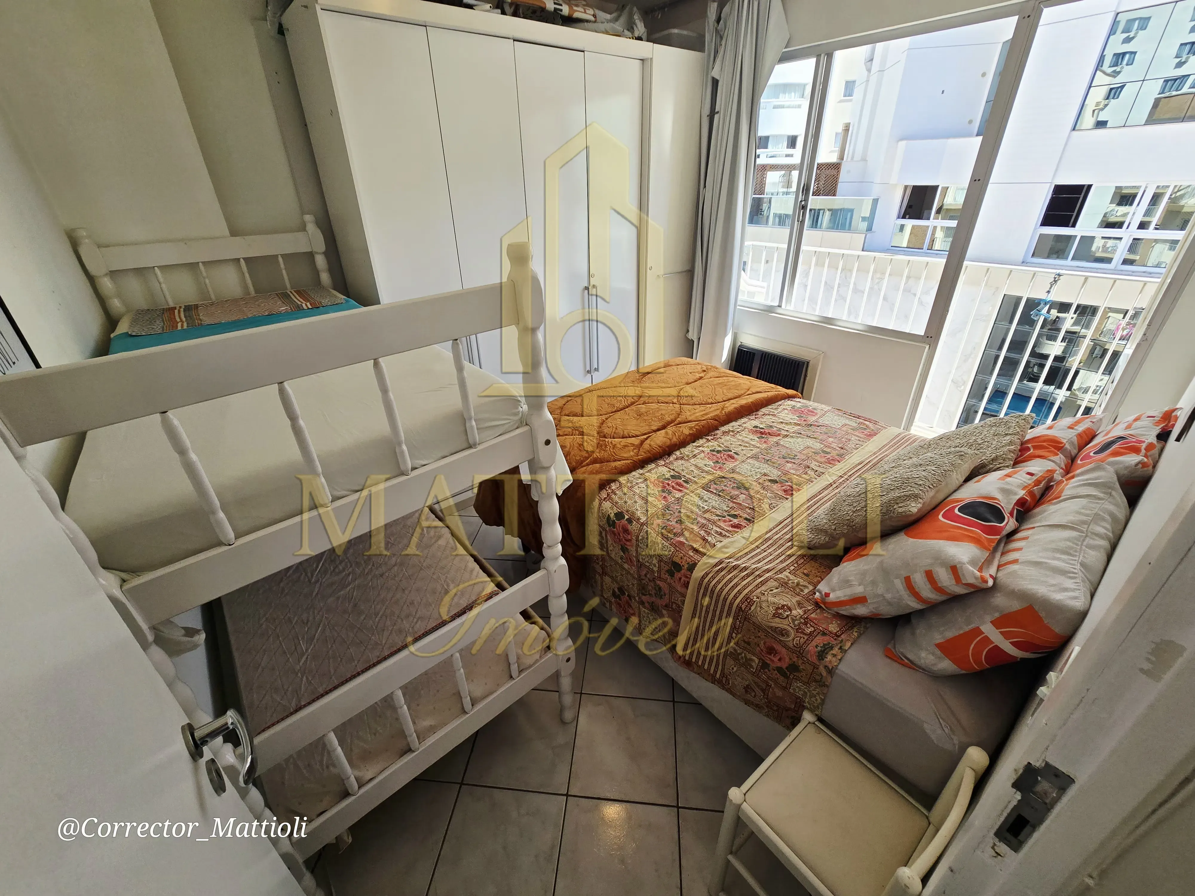 Apartamento com 1 dormitório e 1 vaga de garagem em Balneário Camboriú/SC