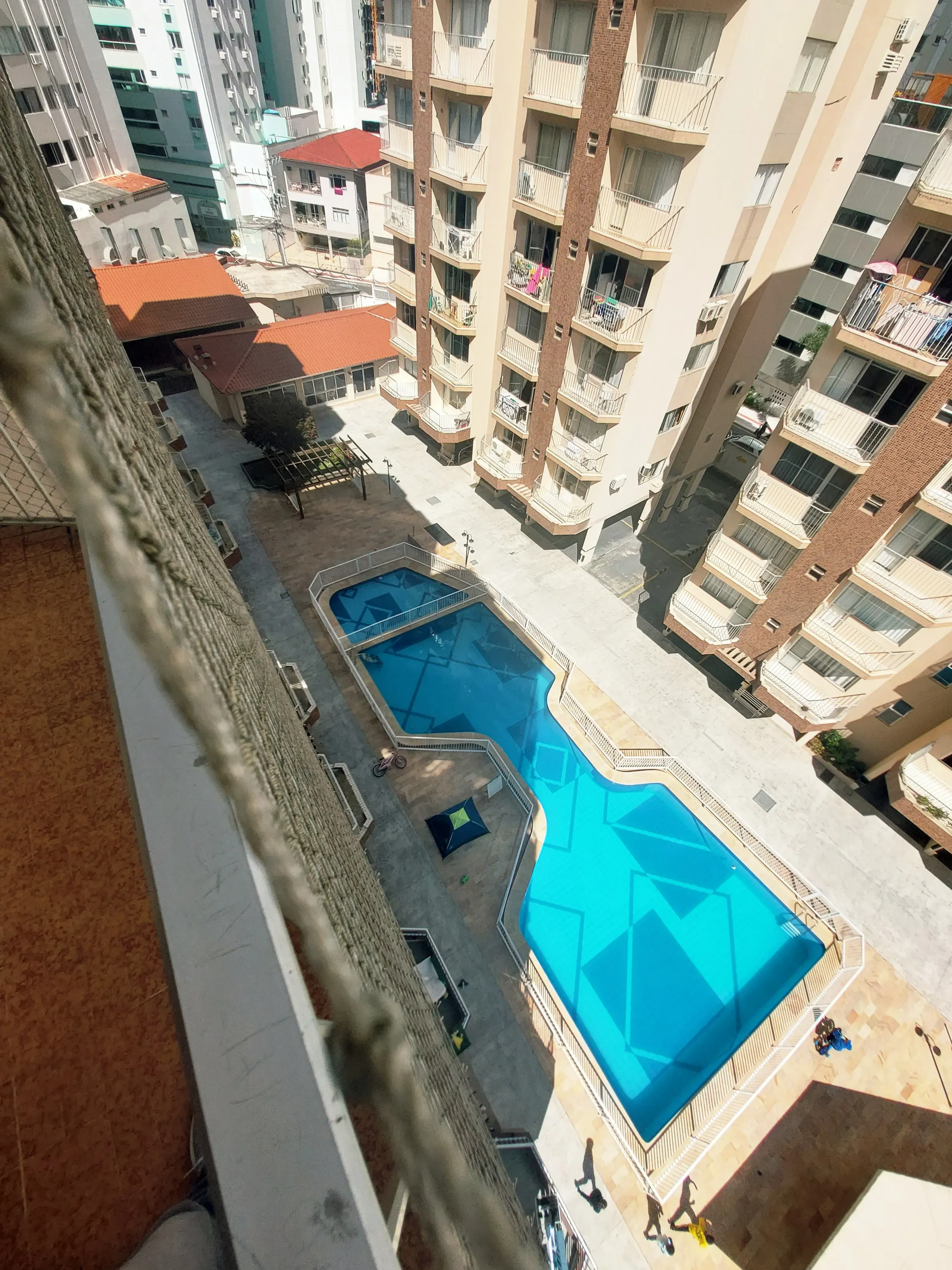 Apartamento com 1 dormitório e 1 vaga de garagem em Balneário Camboriú/SC