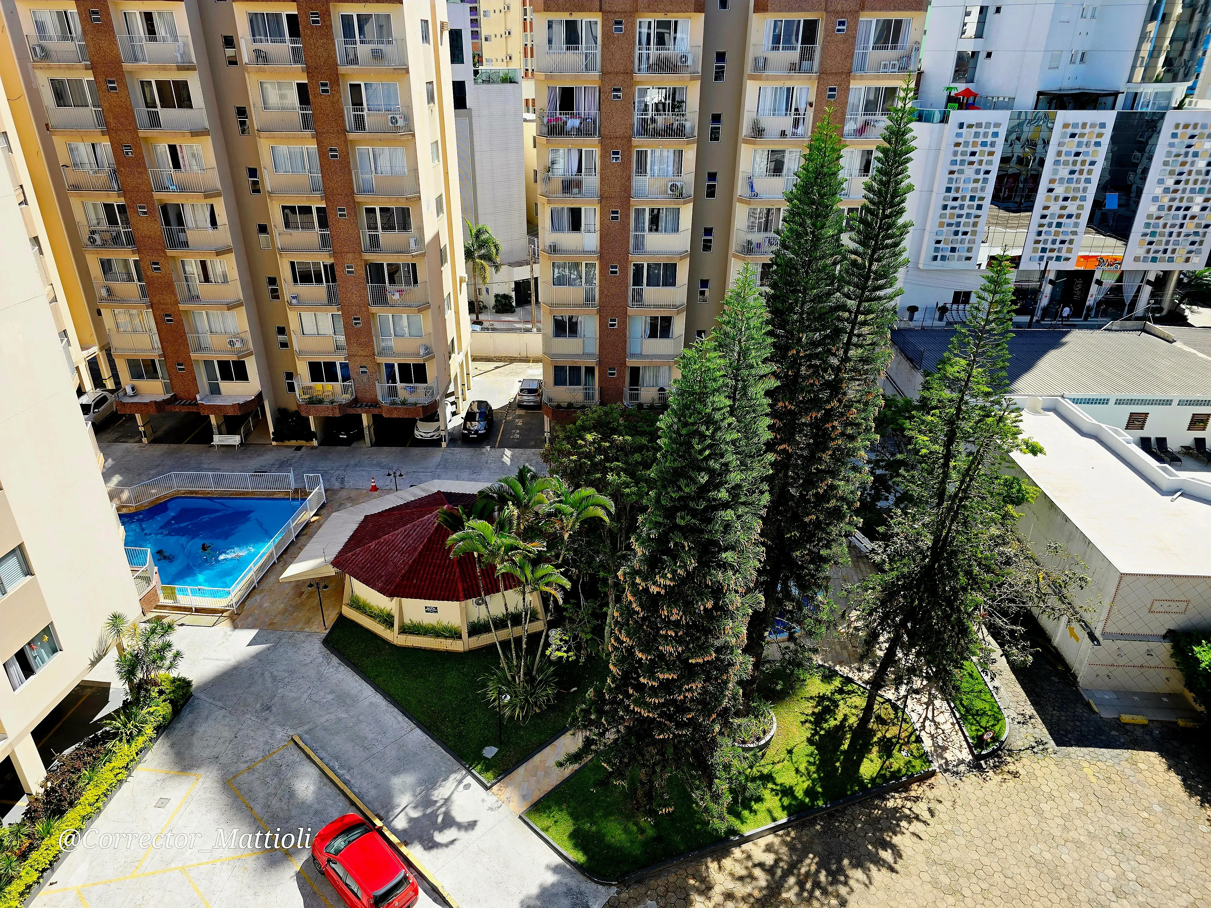 Apartamento com 1 dormitório e 1 vaga de garagem em Balneário Camboriú/SC