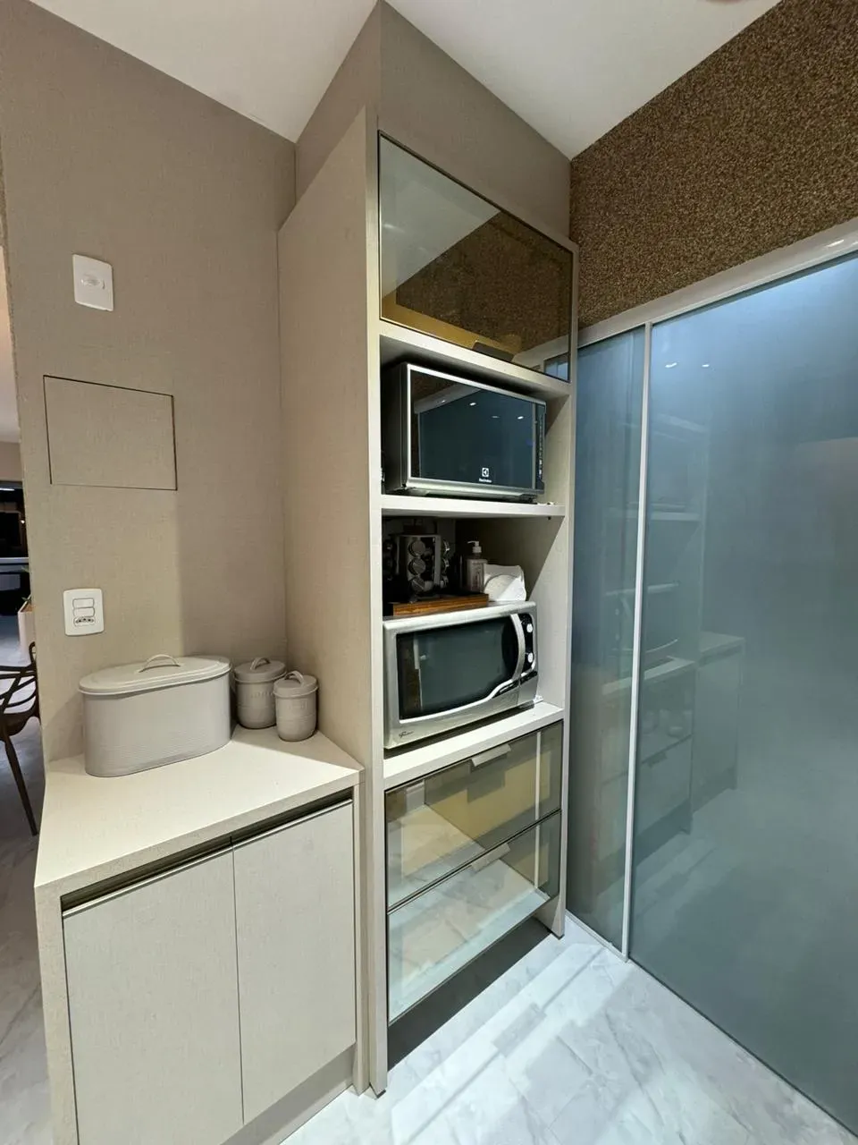 Apartamento com 2 dormitórios sendo 1 suíte e 1 vaga de garagem em Balneário Camboriú/SC