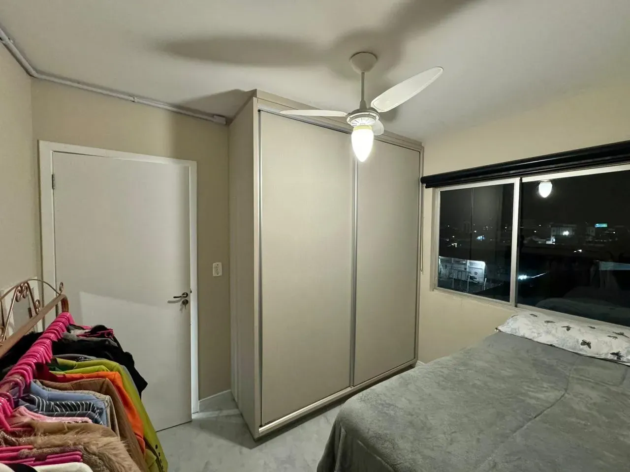 Apartamento com 2 dormitórios sendo 1 suíte e 1 vaga de garagem em Balneário Camboriú/SC