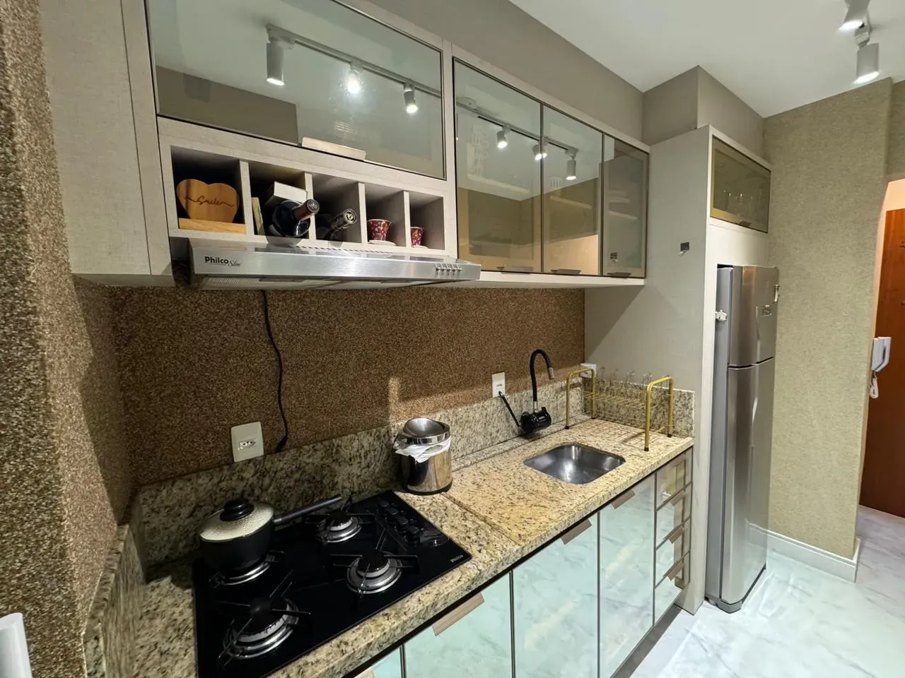 Apartamento com 2 dormitórios sendo 1 suíte e 1 vaga de garagem em Balneário Camboriú/SC