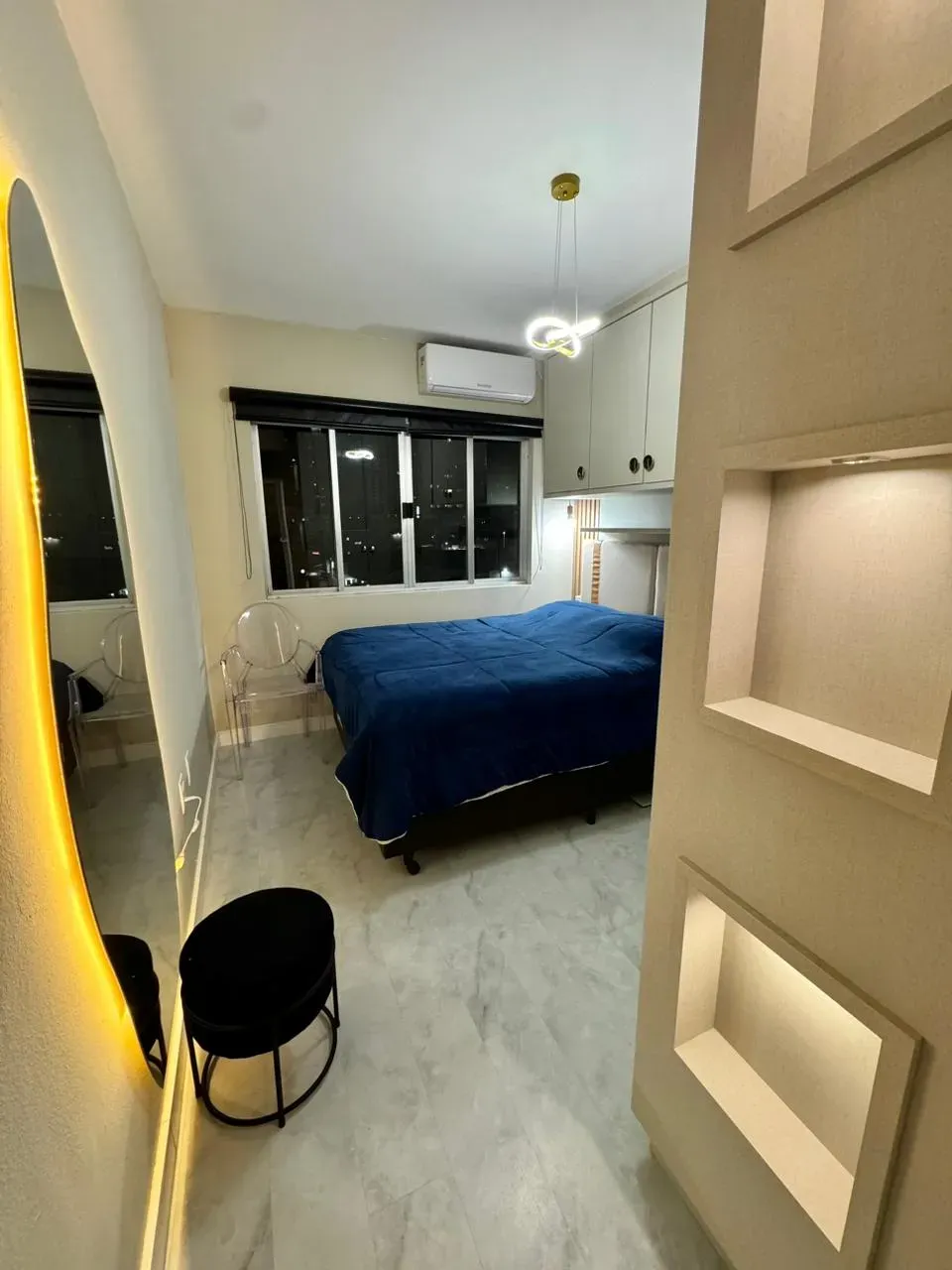 Apartamento com 2 dormitórios sendo 1 suíte e 1 vaga de garagem em Balneário Camboriú/SC