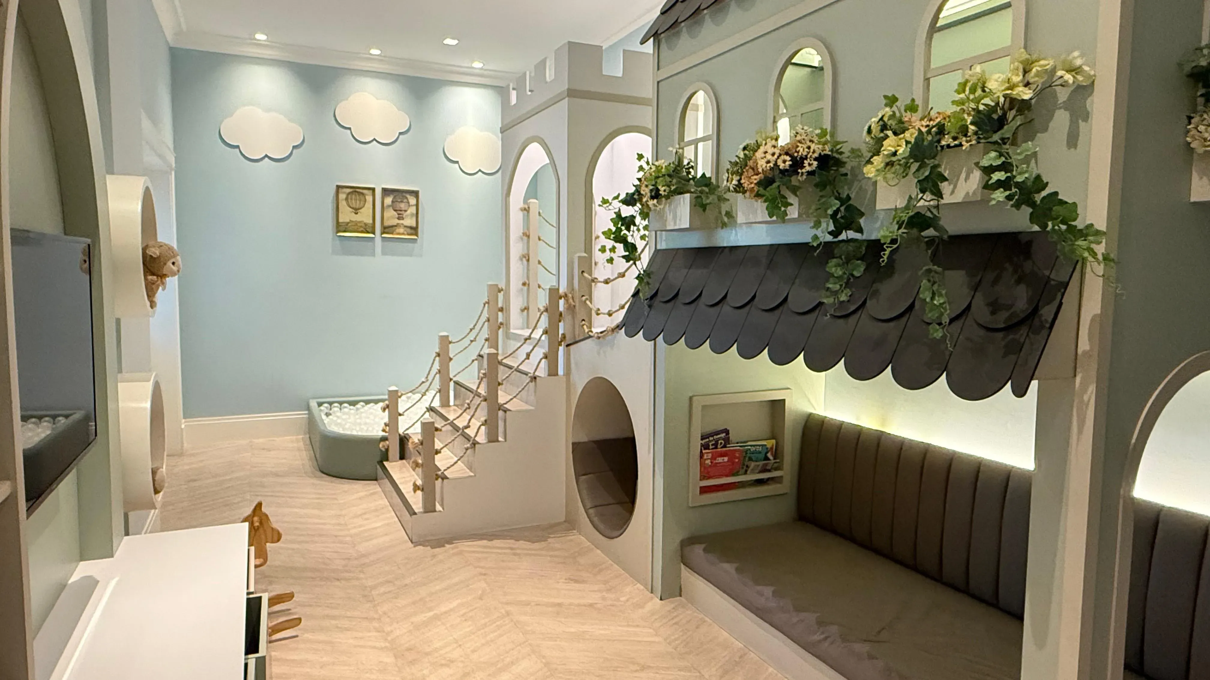 Apartamento frente mar com 4 dormitórios sendo 4 suítes e 3 vagas de garagem em Porto Belo/SC