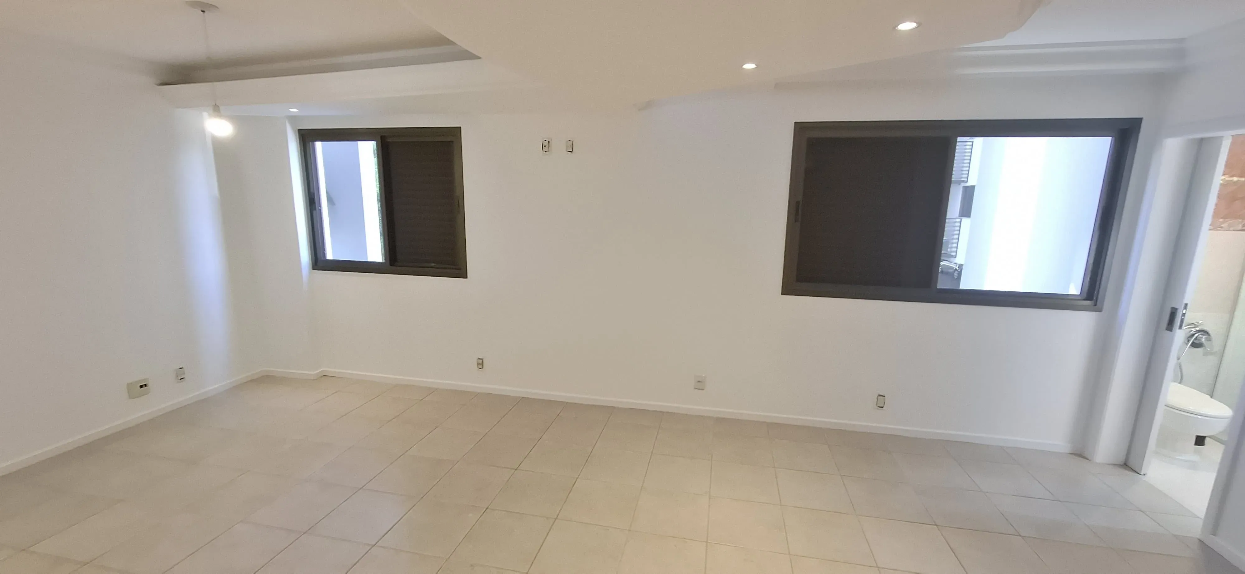 Apartamento com 3 dormitórios sendo 2 suítes e 2 vagas de garagem em Florianópolis/SC