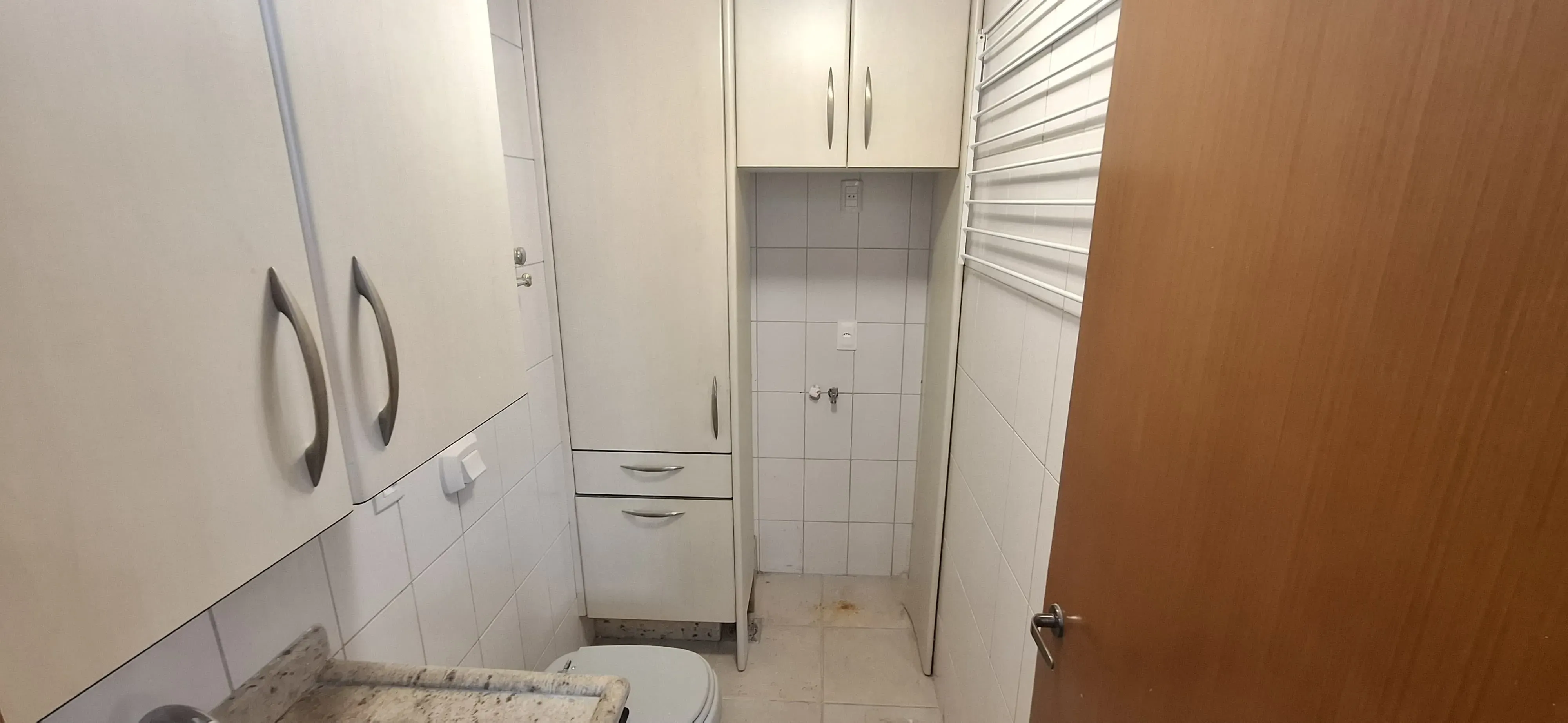 Apartamento com 3 dormitórios sendo 2 suítes e 2 vagas de garagem em Florianópolis/SC