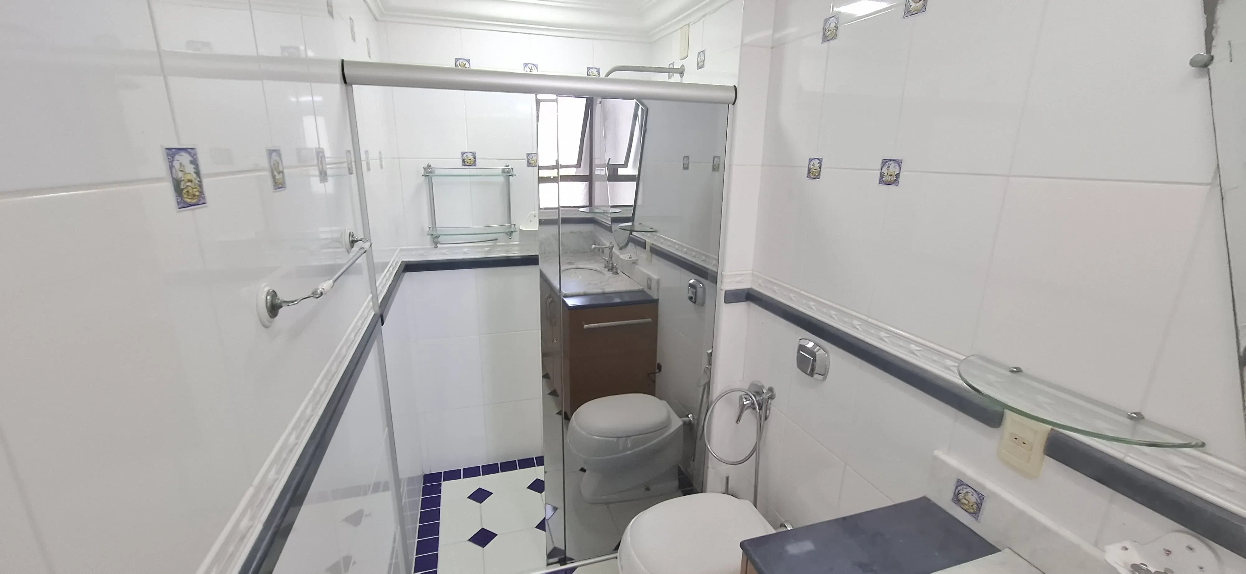 Apartamento com 3 dormitórios sendo 2 suítes e 2 vagas de garagem em Florianópolis/SC
