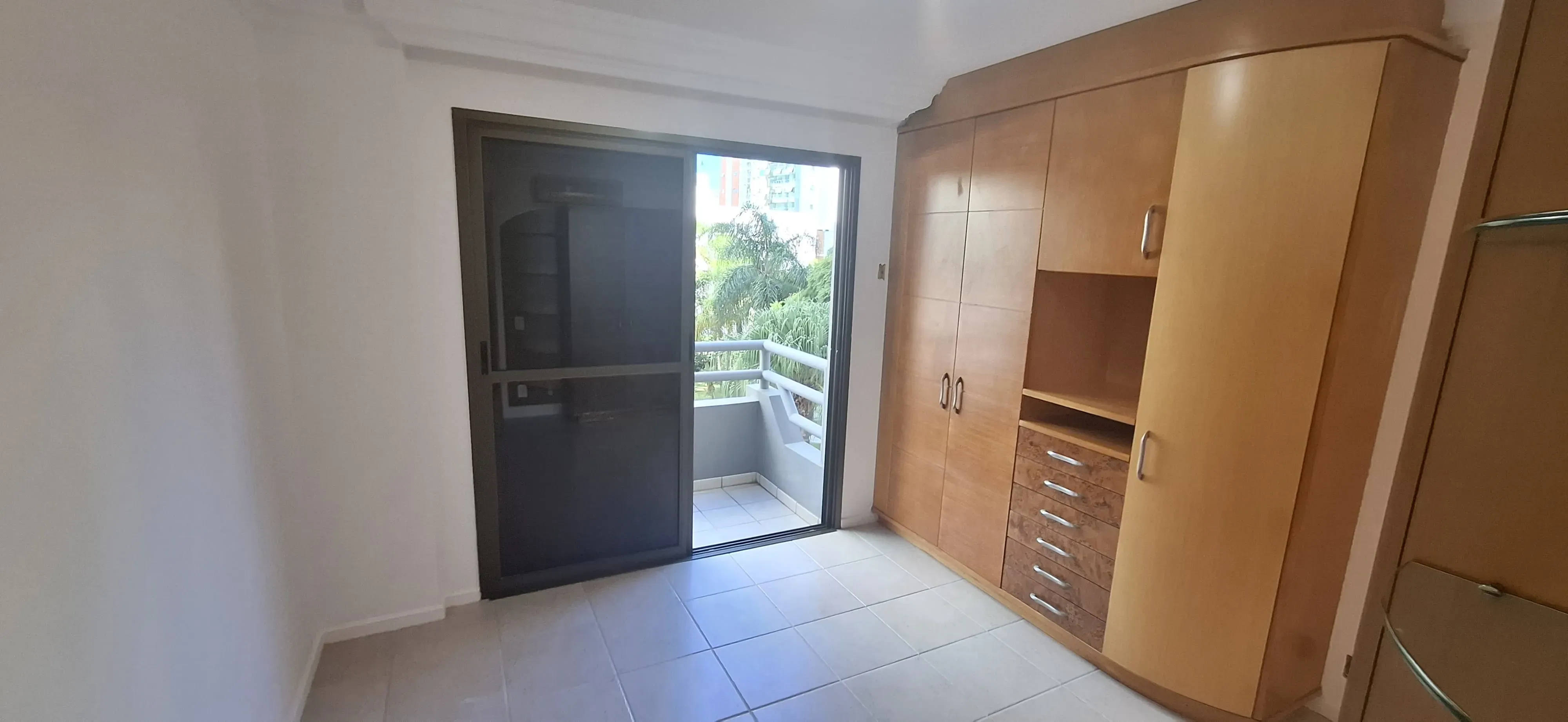 Apartamento com 3 dormitórios sendo 2 suítes e 2 vagas de garagem em Florianópolis/SC