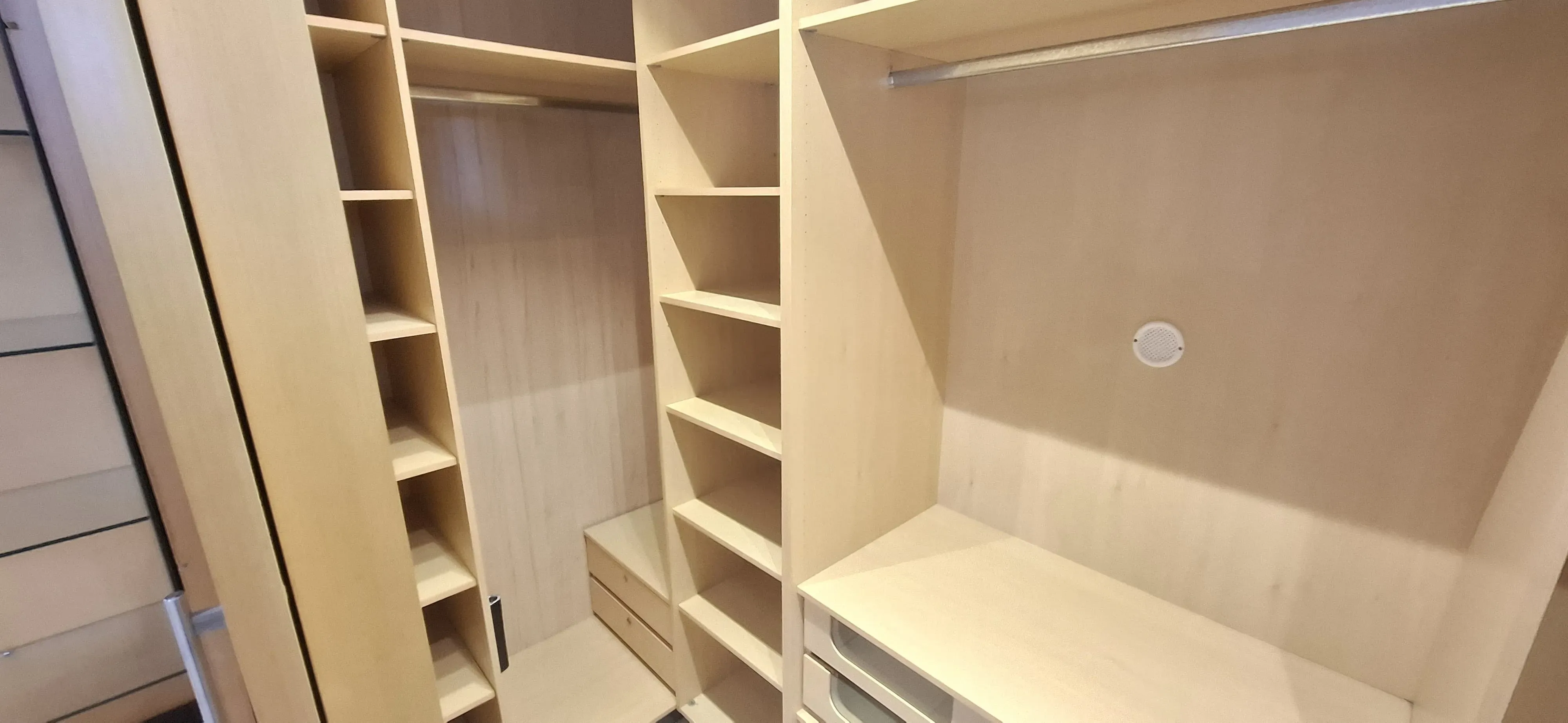 Apartamento com 3 dormitórios sendo 2 suítes e 2 vagas de garagem em Florianópolis/SC