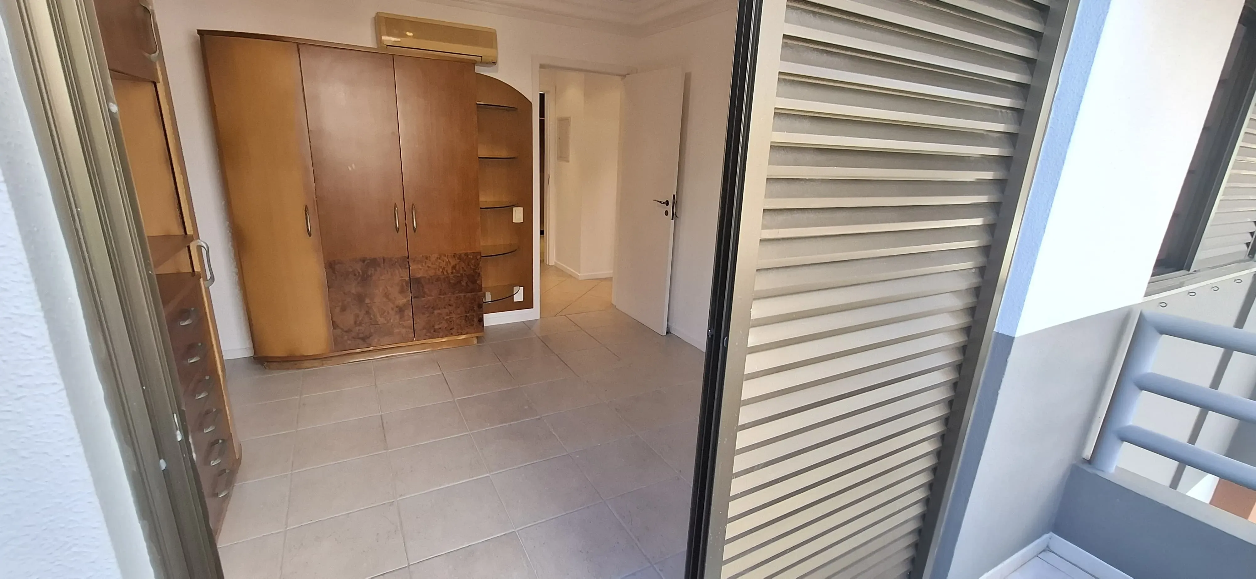 Apartamento com 3 dormitórios sendo 2 suítes e 2 vagas de garagem em Florianópolis/SC