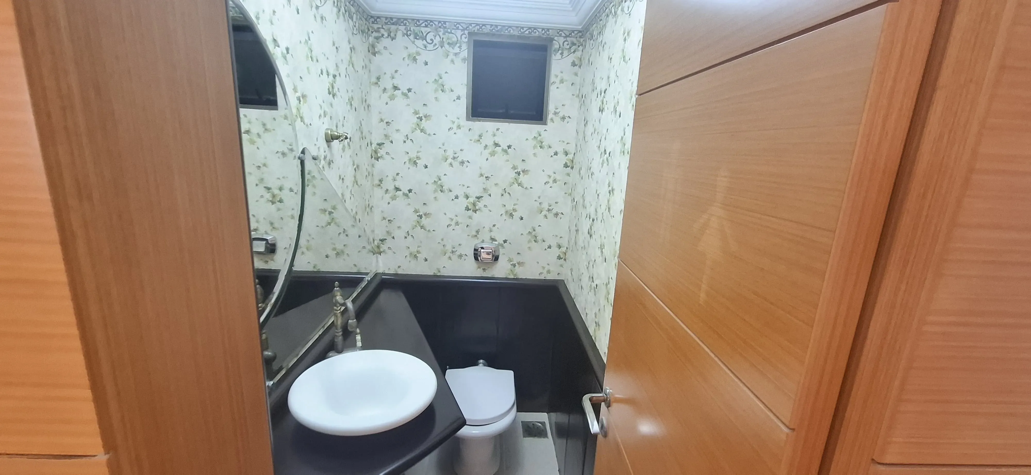 Apartamento com 3 dormitórios sendo 2 suítes e 2 vagas de garagem em Florianópolis/SC