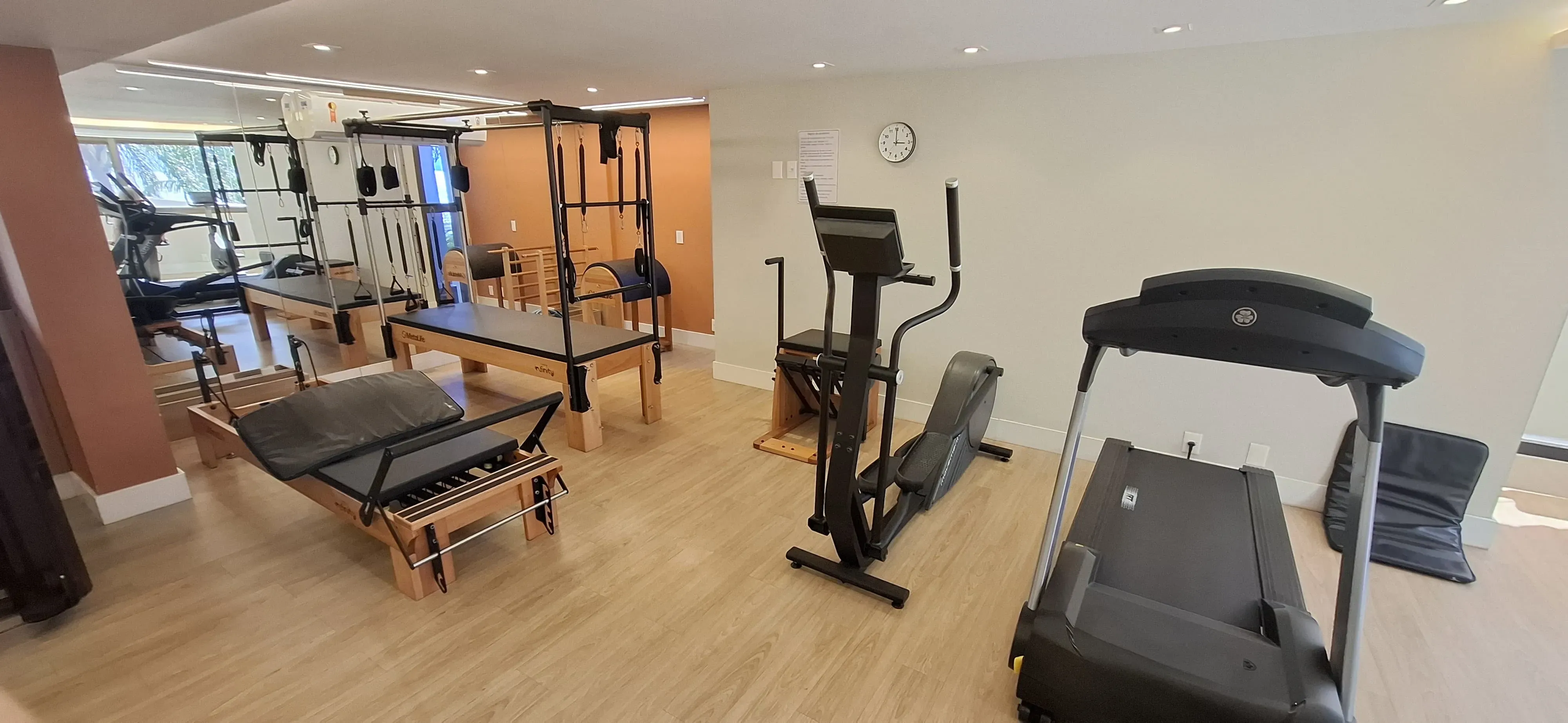 Apartamento com 3 dormitórios sendo 2 suítes e 2 vagas de garagem em Florianópolis/SC