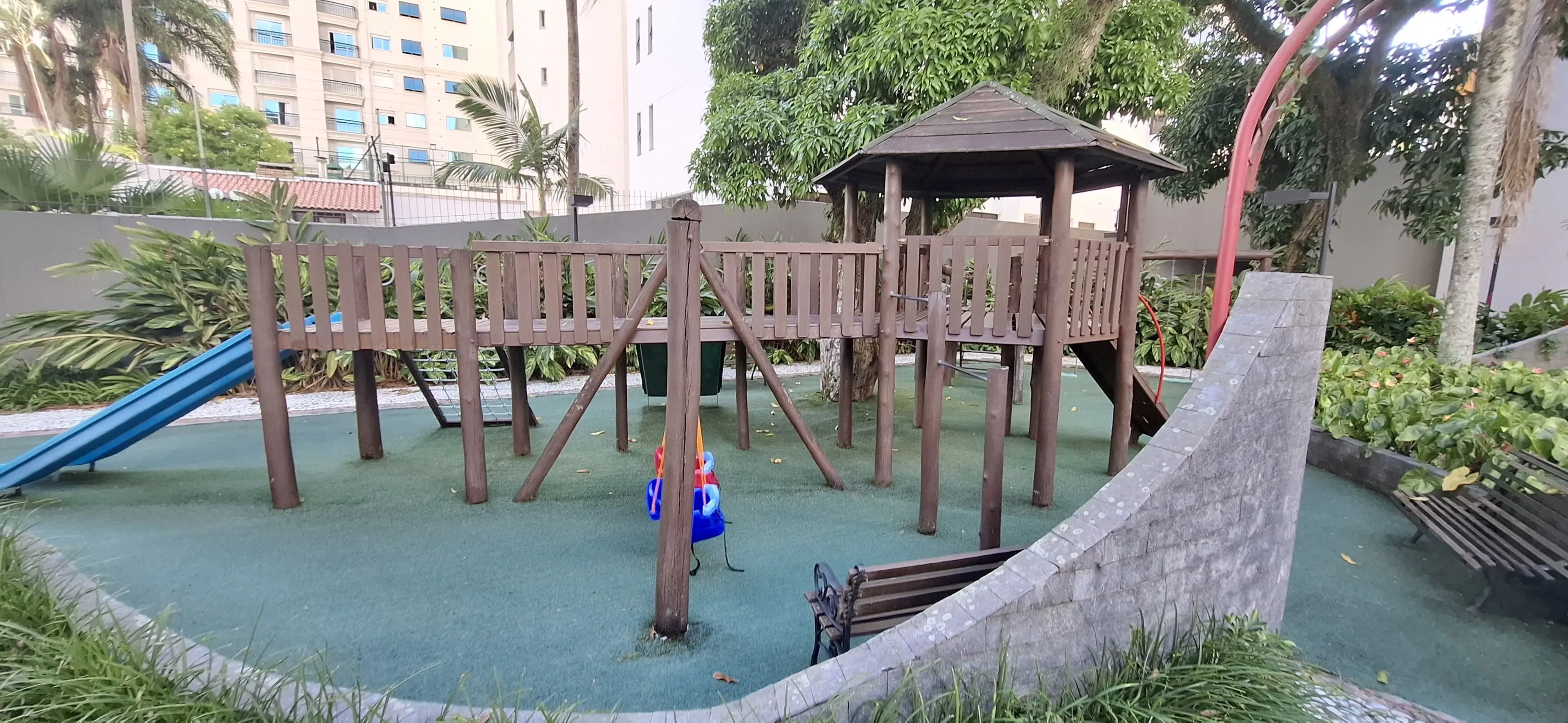 Apartamento com 3 dormitórios sendo 2 suítes e 2 vagas de garagem em Florianópolis/SC