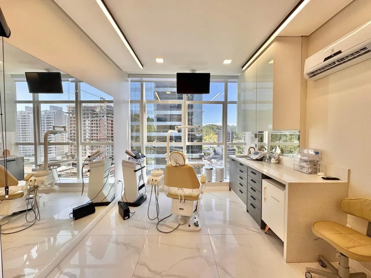 Sala comercial com 1 vaga de garagem em Itajaí/SC