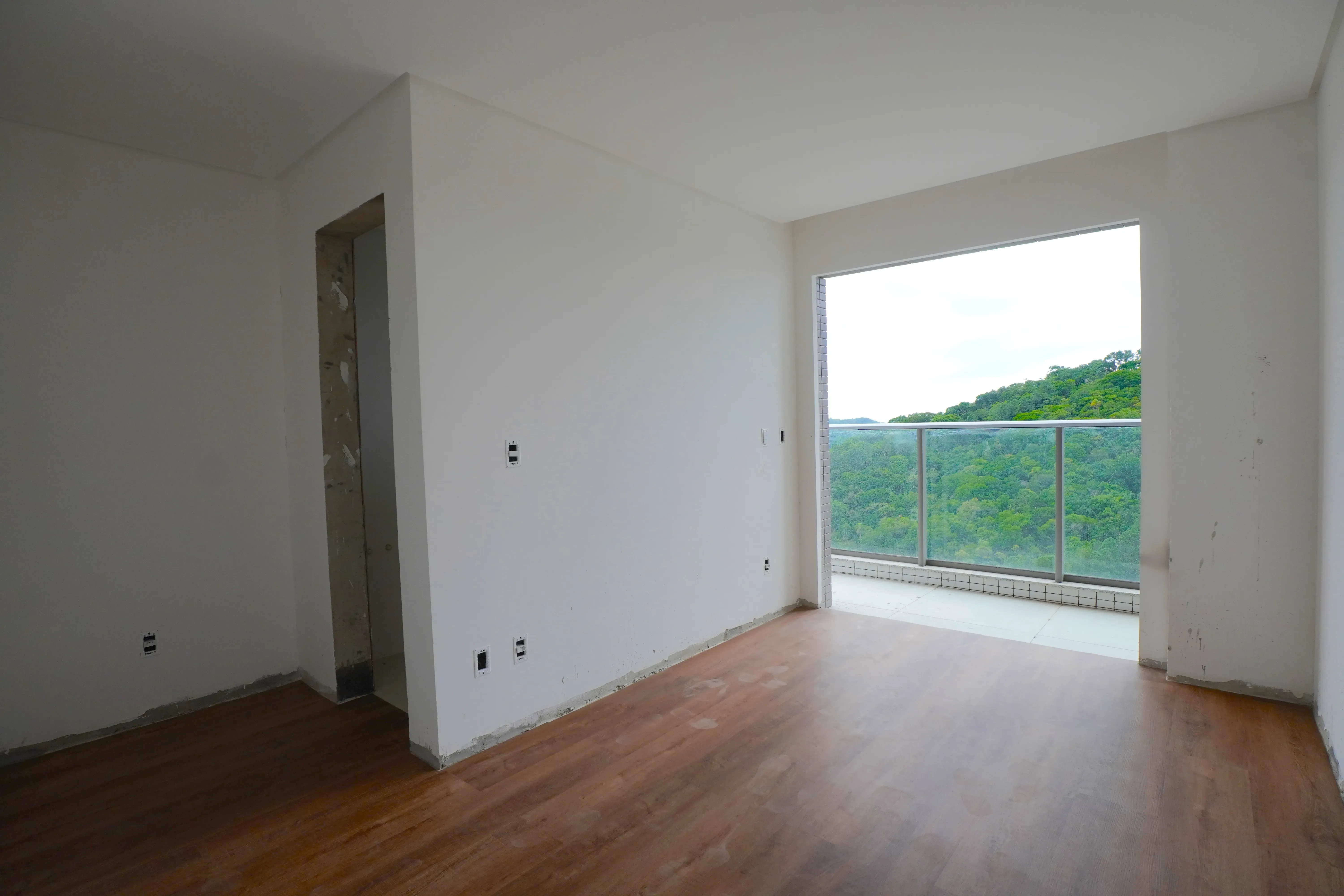 Apartamento com 2 dormitórios sendo 2 suítes e 2 vagas de garagem em Itajaí/SC