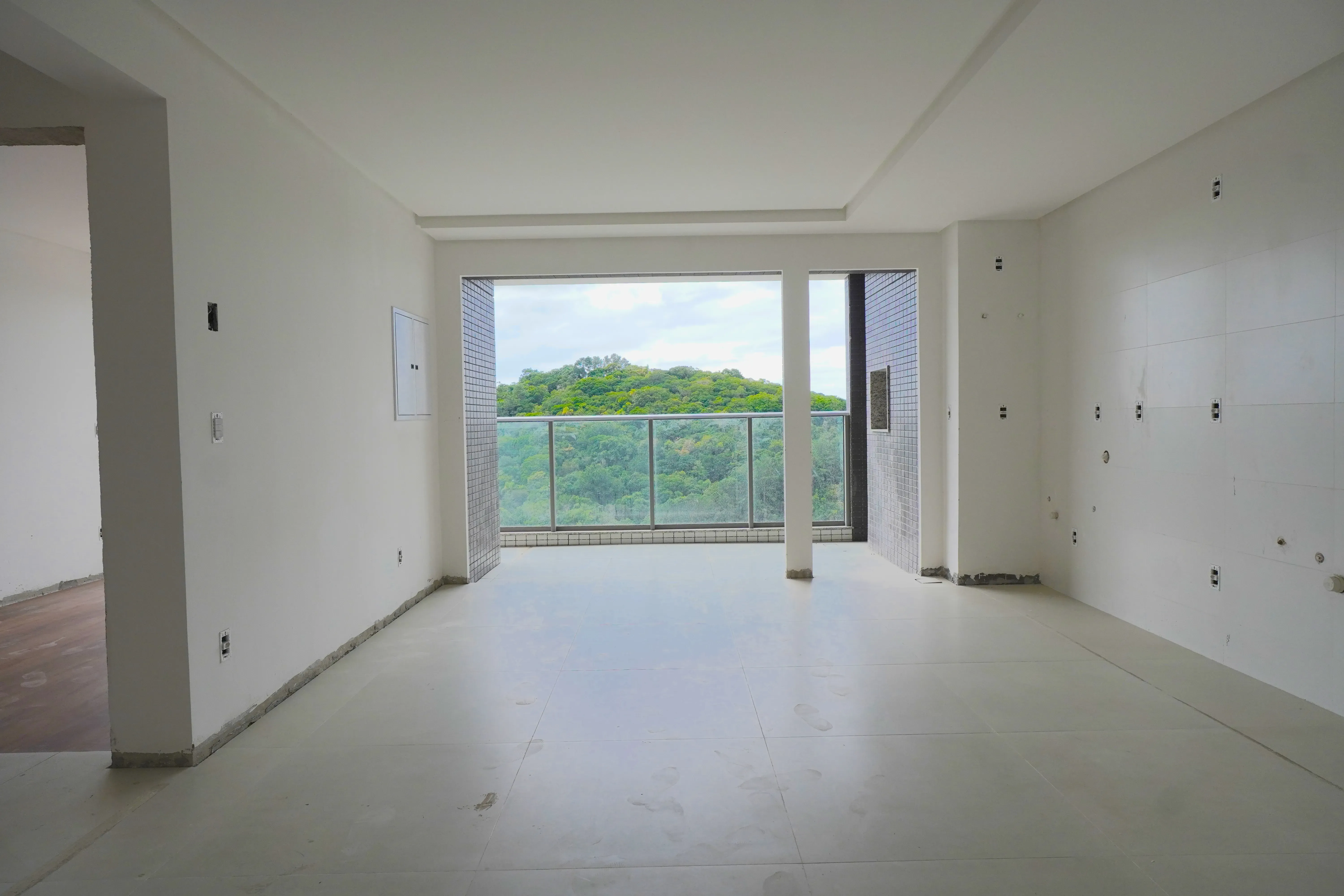 Apartamento com 2 dormitórios sendo 2 suítes e 2 vagas de garagem em Itajaí/SC