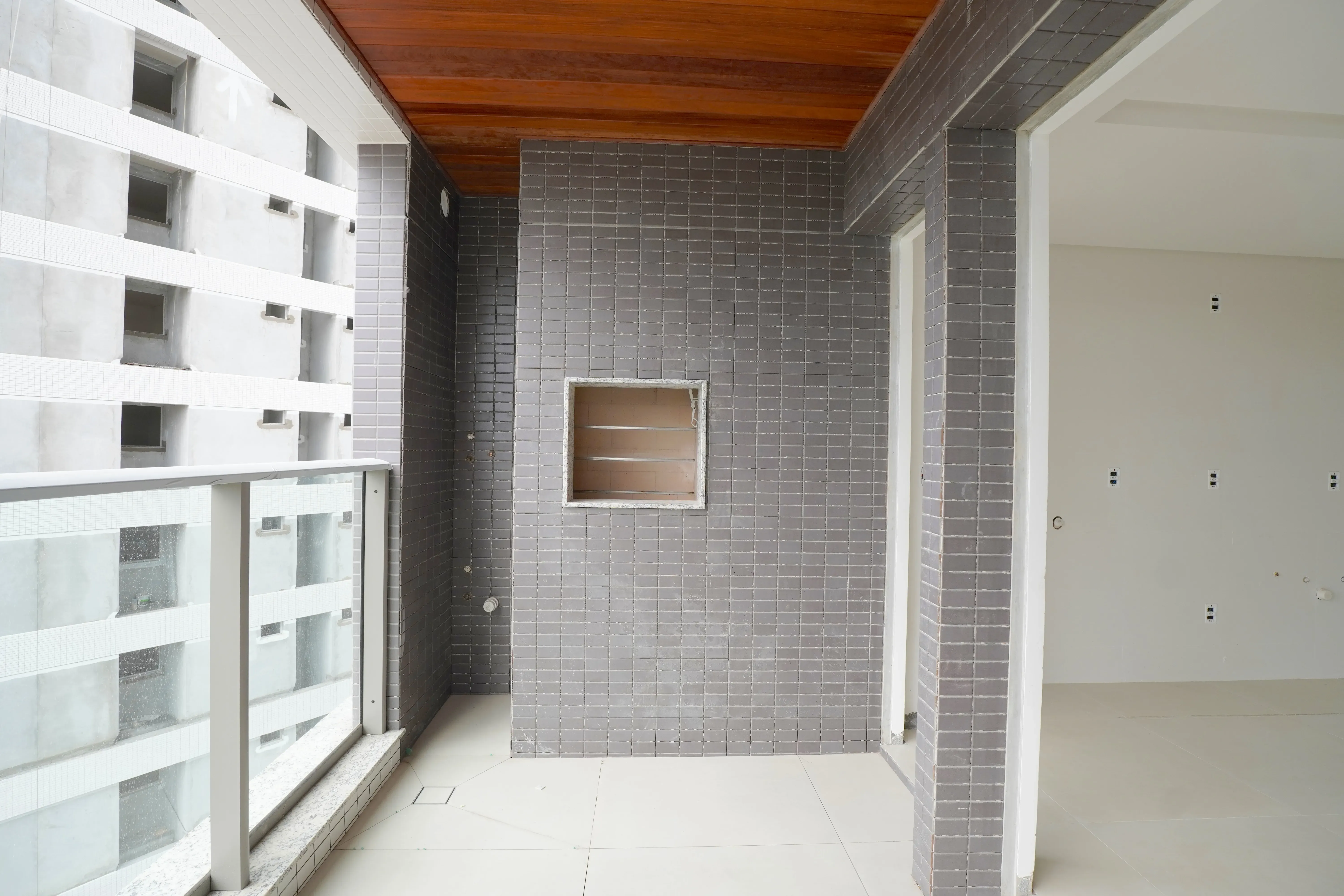 Apartamento com 2 dormitórios sendo 2 suítes e 2 vagas de garagem em Itajaí/SC