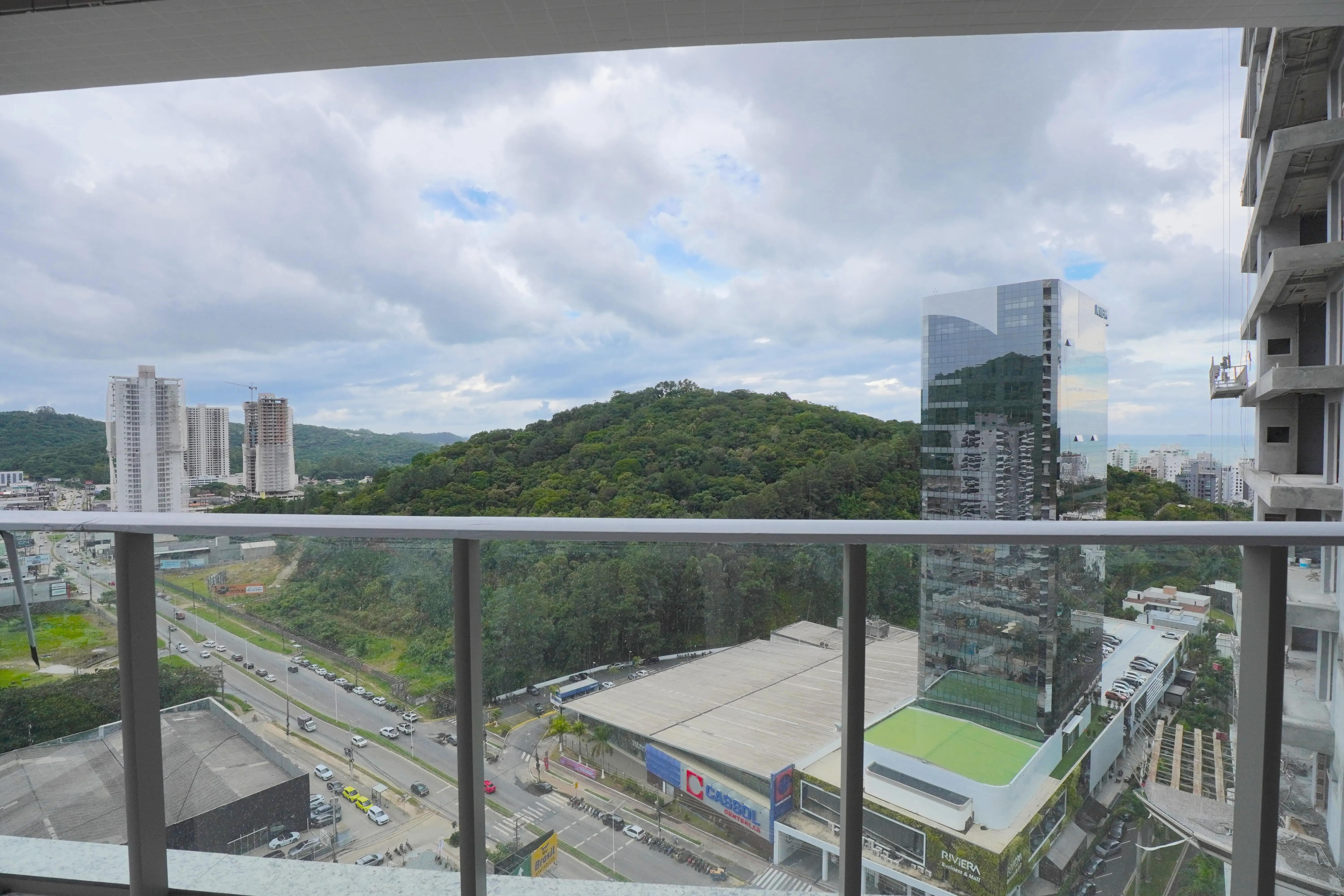 Apartamento com 2 dormitórios sendo 2 suítes e 2 vagas de garagem em Itajaí/SC