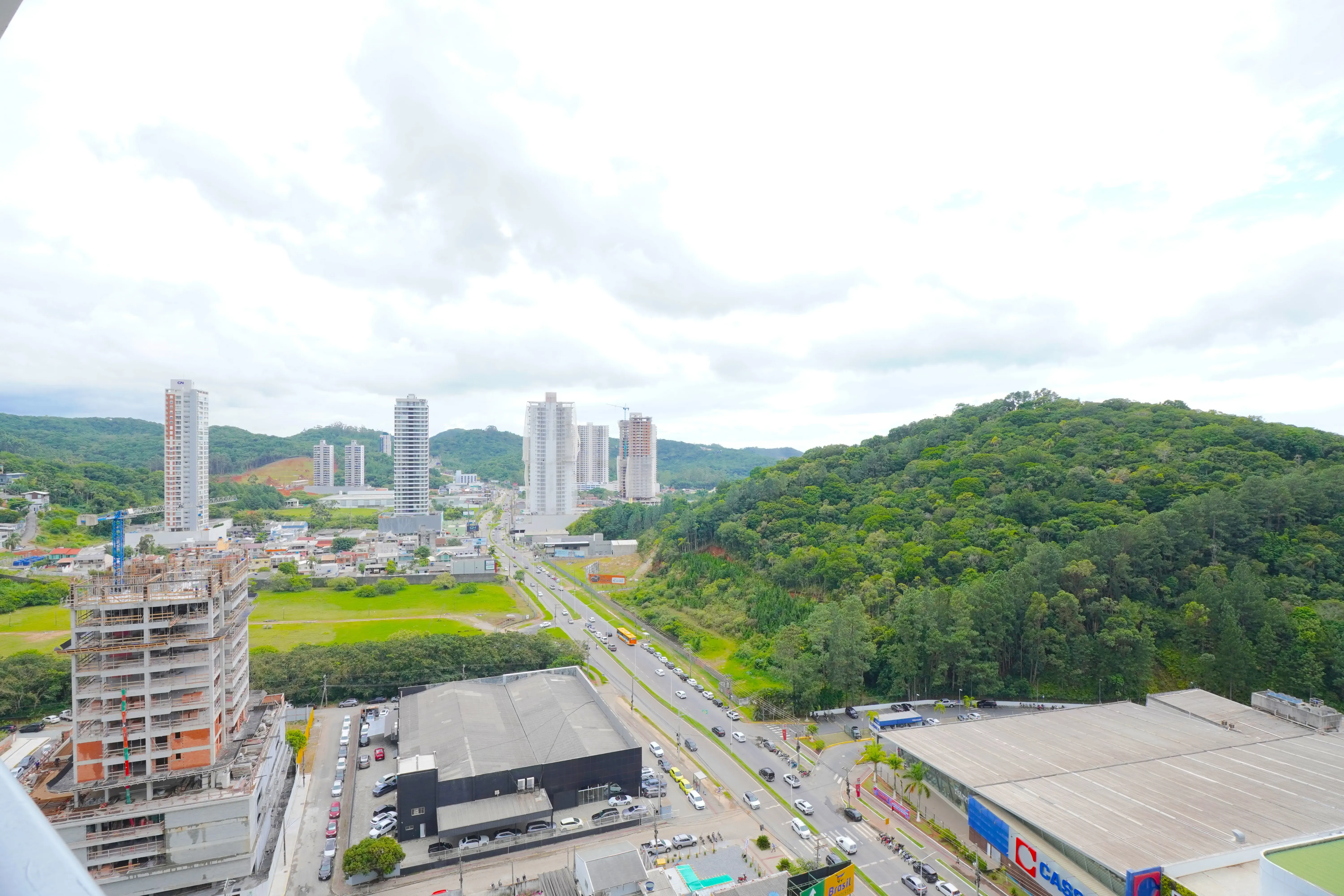 Apartamento com 2 dormitórios sendo 2 suítes e 2 vagas de garagem em Itajaí/SC