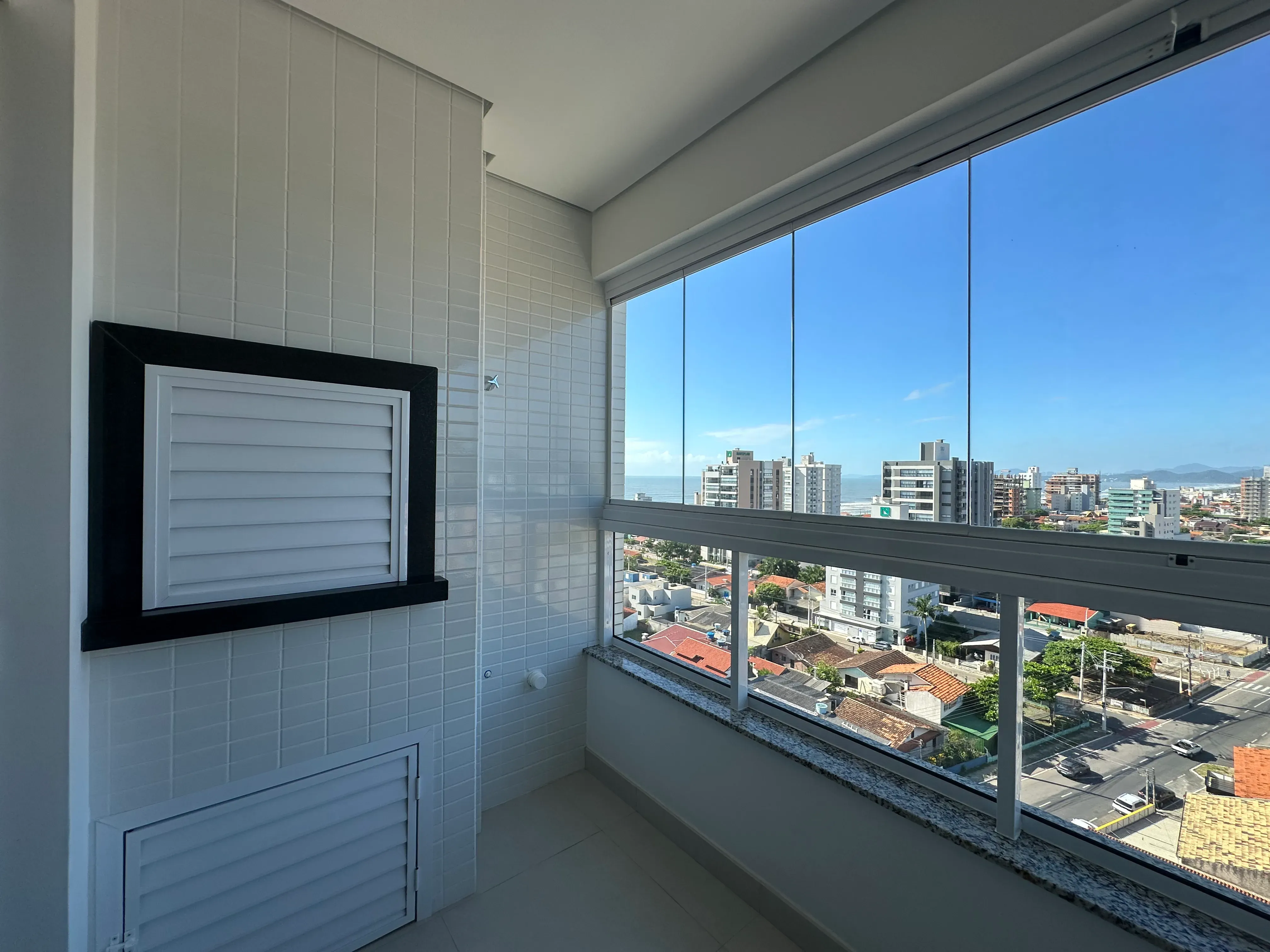 Apartamento com 2 dormitórios sendo 1 suíte e 1 vaga de garagem em Navegantes/SC