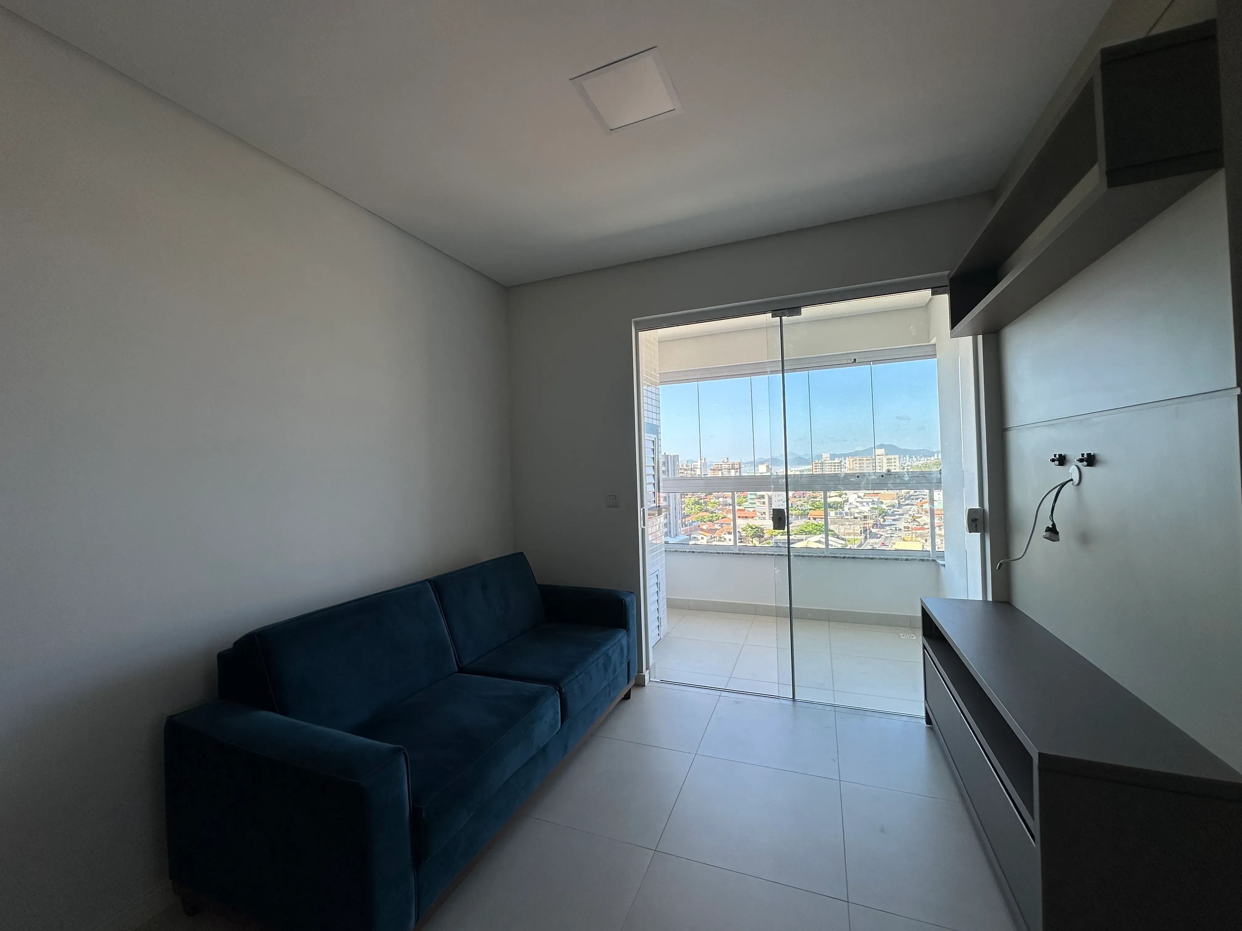 Apartamento com 2 dormitórios sendo 1 suíte e 1 vaga de garagem em Navegantes/SC