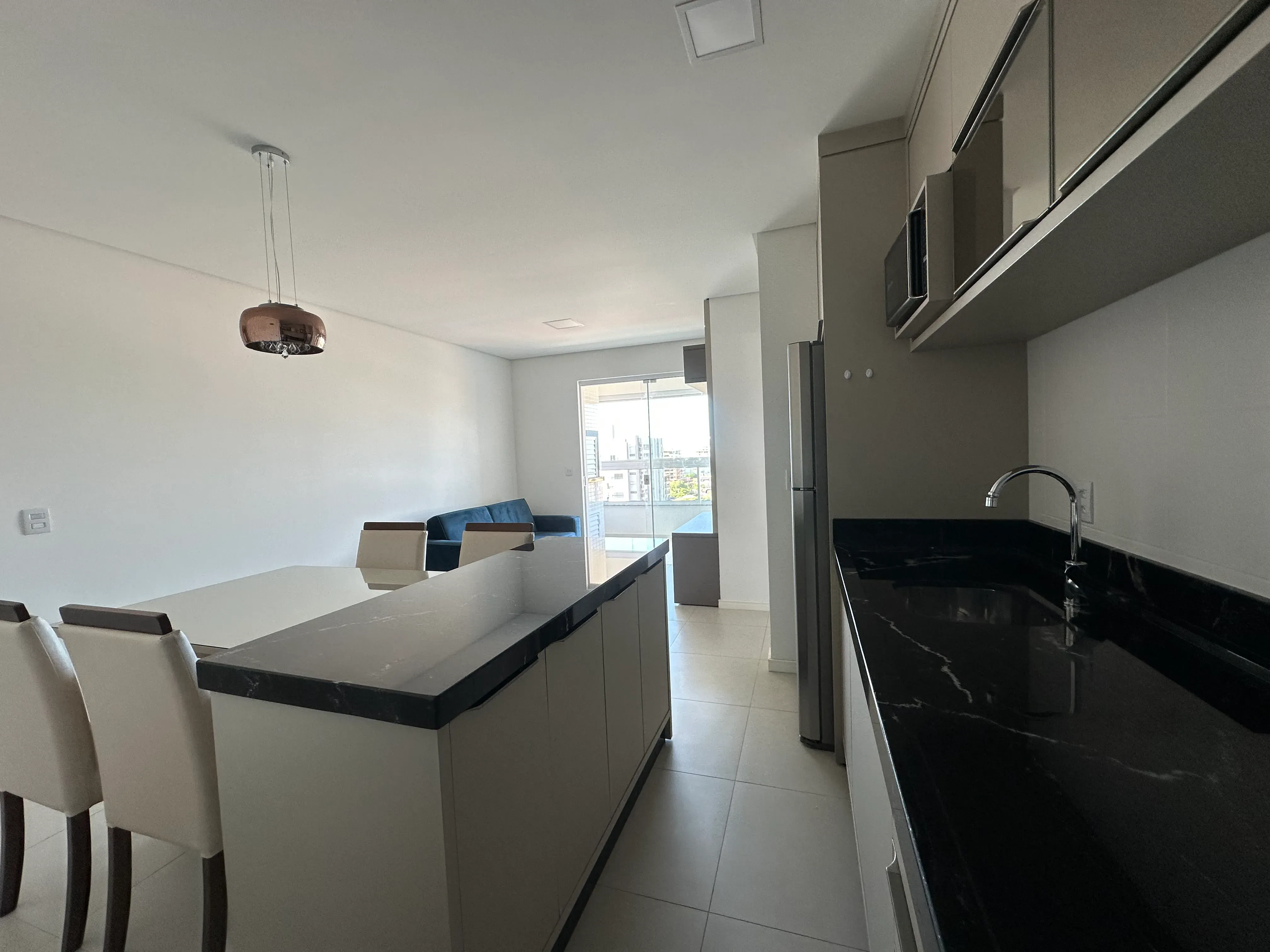 Apartamento com 2 dormitórios sendo 1 suíte e 1 vaga de garagem em Navegantes/SC