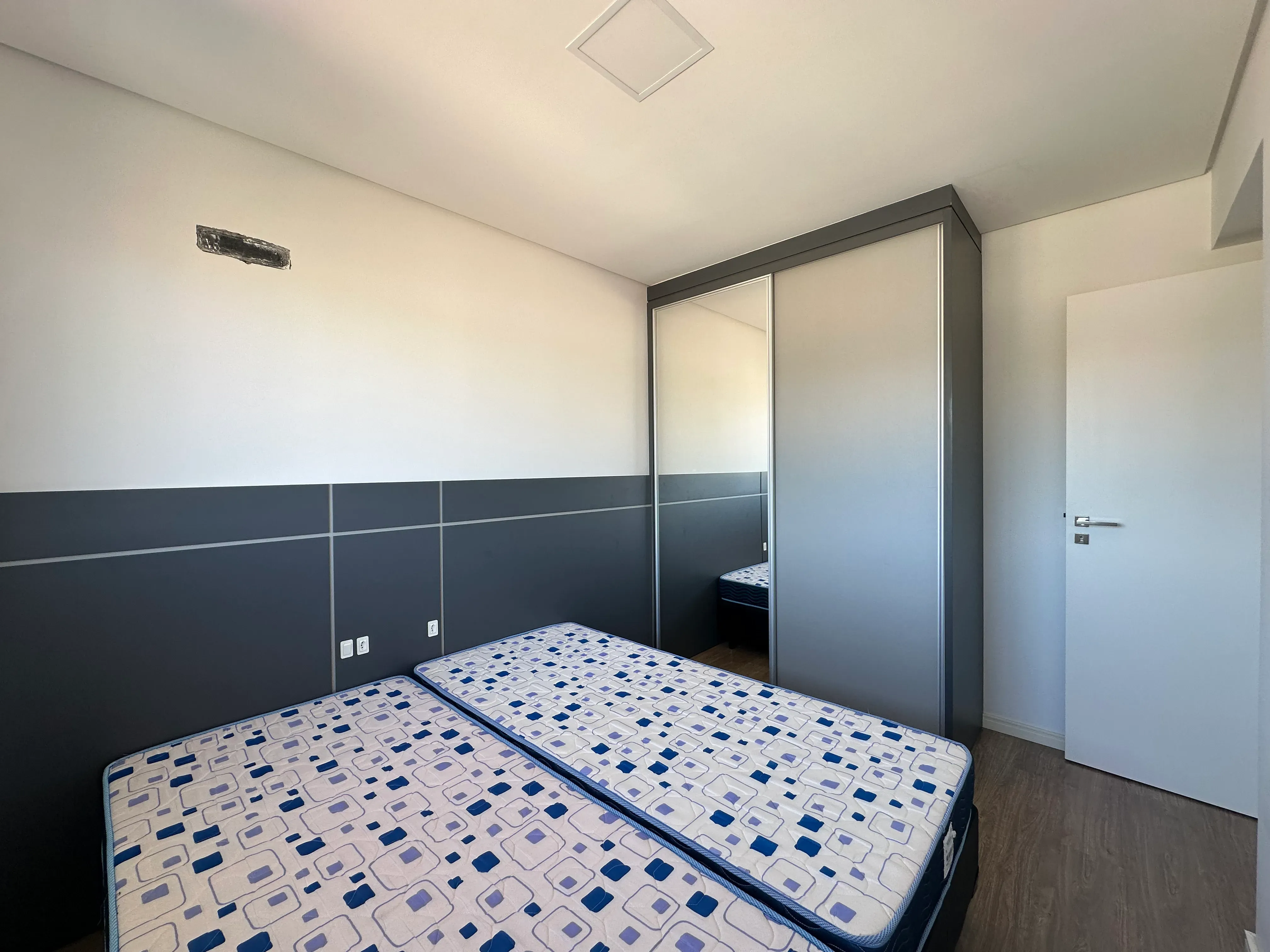 Apartamento com 2 dormitórios sendo 1 suíte e 1 vaga de garagem em Navegantes/SC