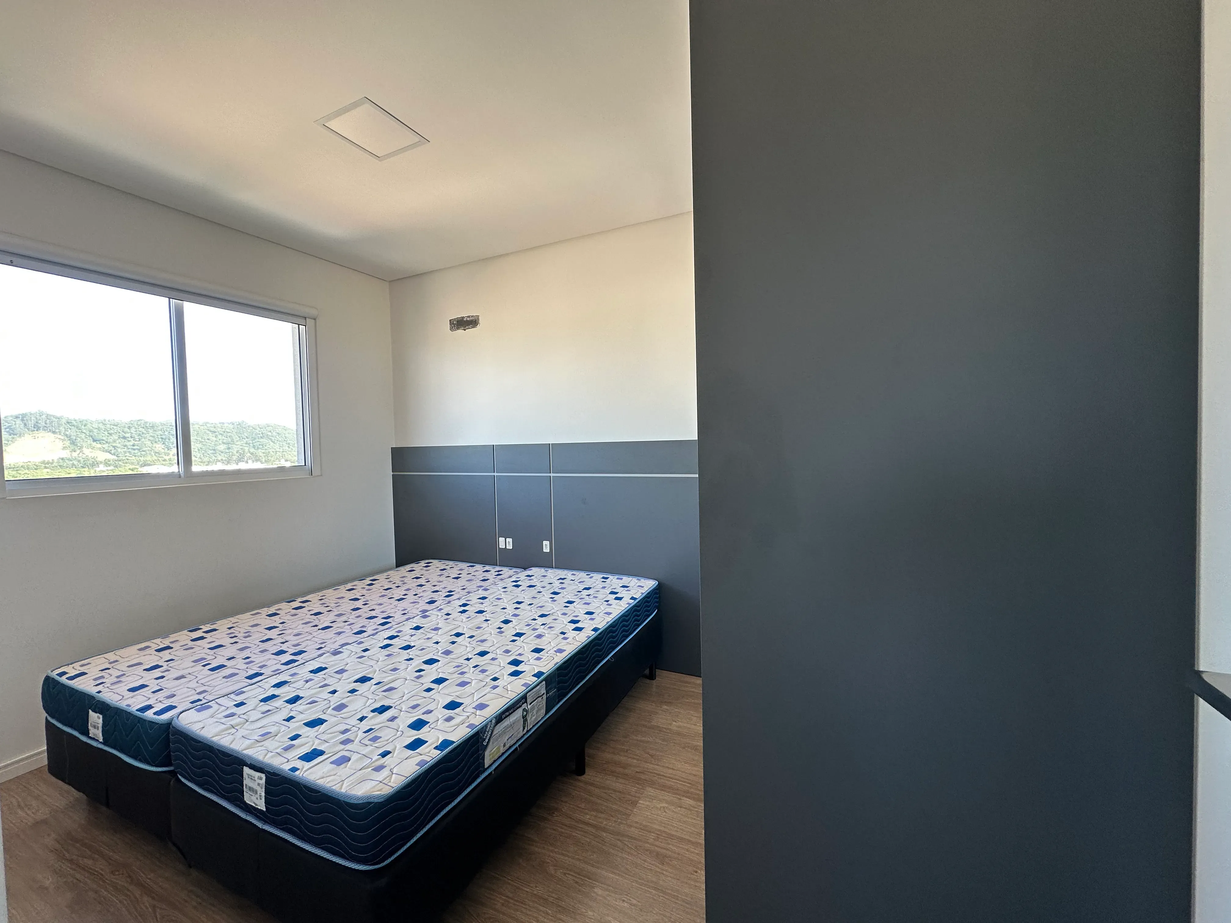 Apartamento com 2 dormitórios sendo 1 suíte e 1 vaga de garagem em Navegantes/SC