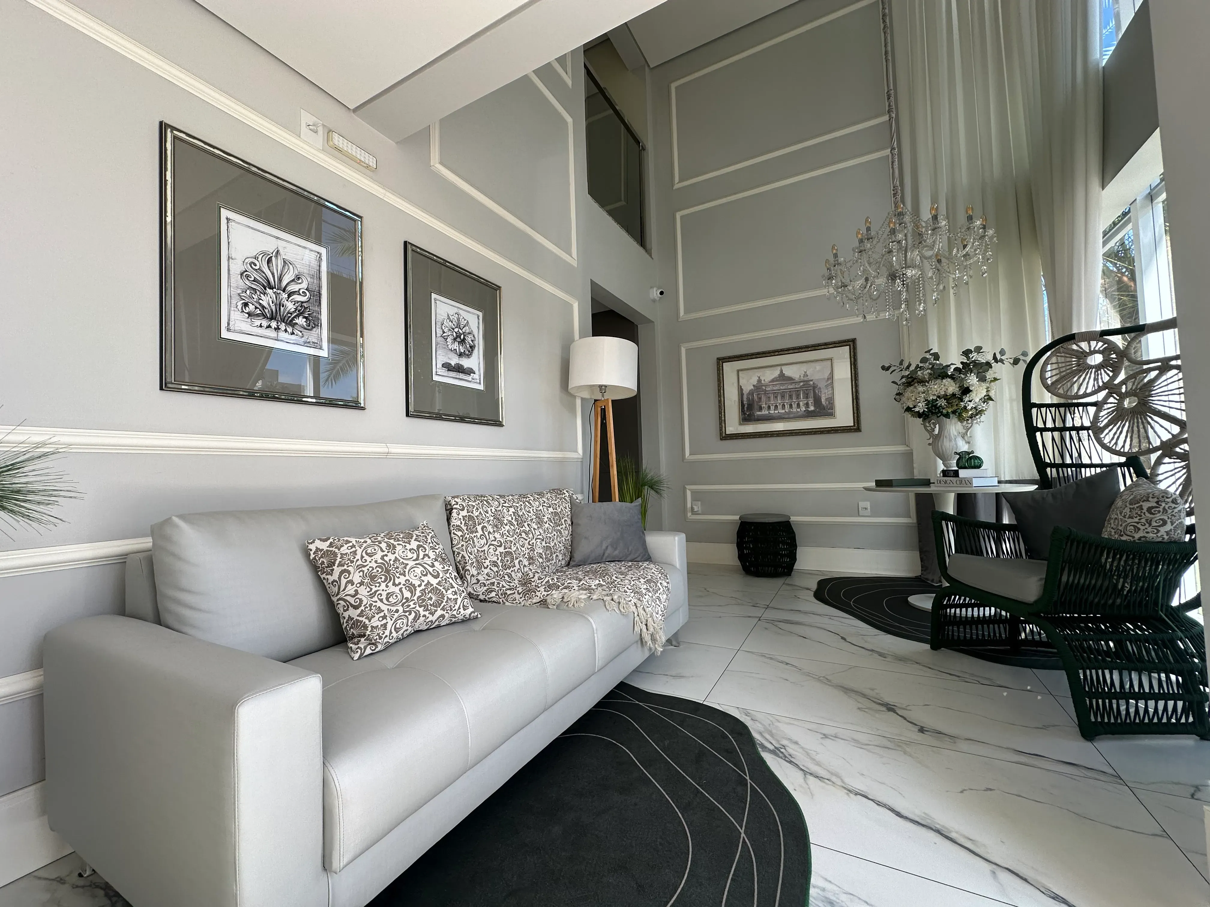 Apartamento com 2 dormitórios sendo 1 suíte e 1 vaga de garagem em Navegantes/SC