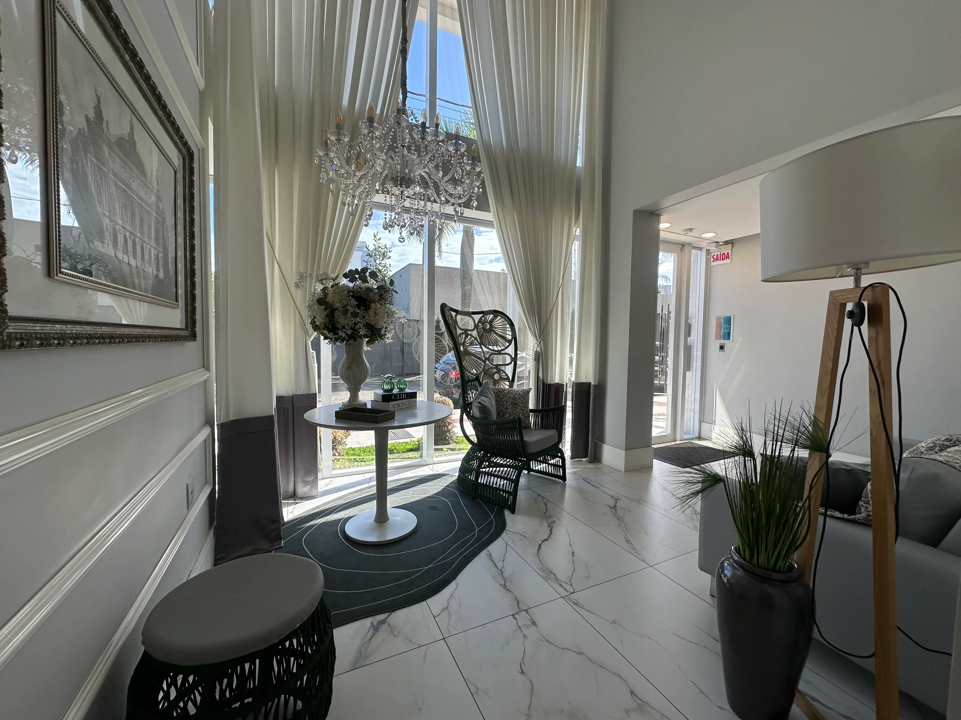 Apartamento com 2 dormitórios sendo 1 suíte e 1 vaga de garagem em Navegantes/SC