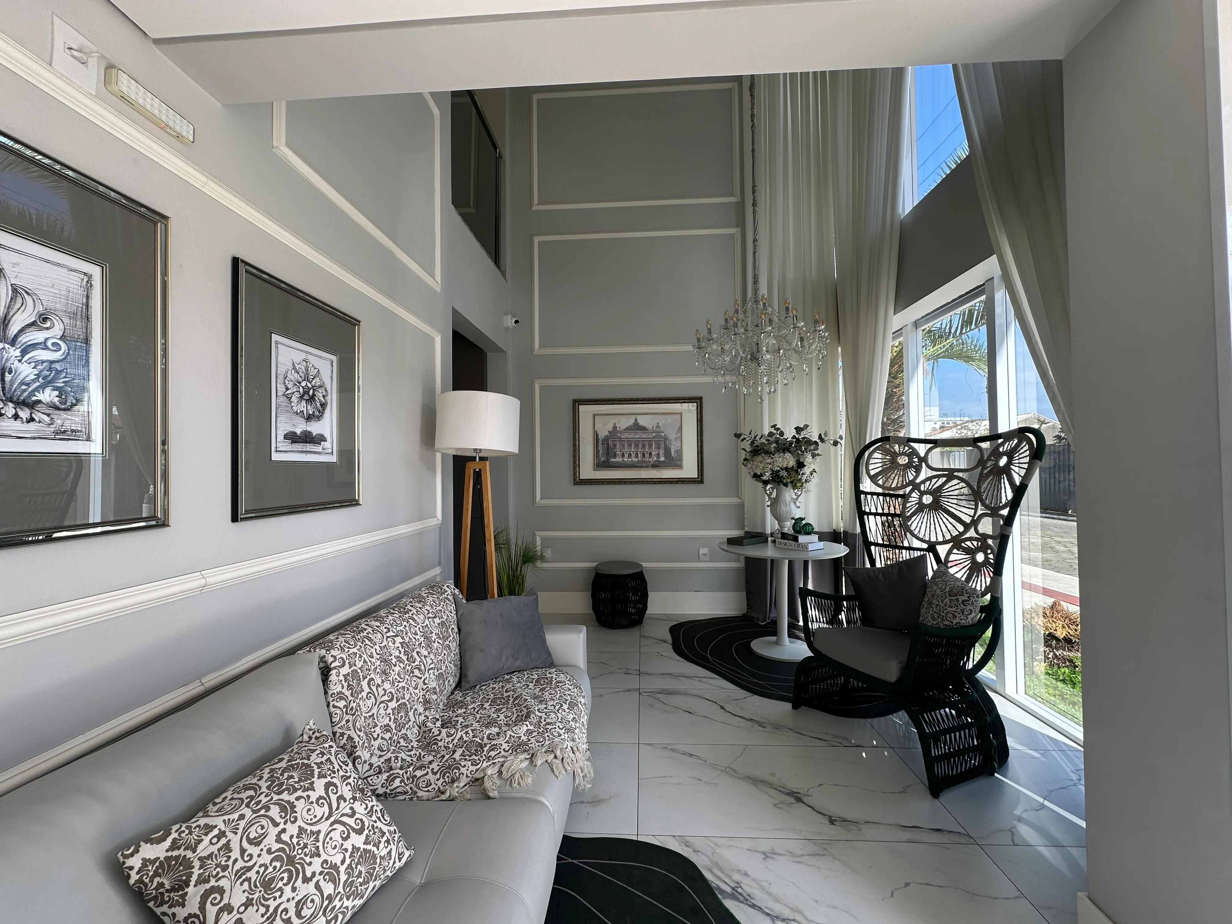 Apartamento com 2 dormitórios sendo 1 suíte e 1 vaga de garagem em Navegantes/SC