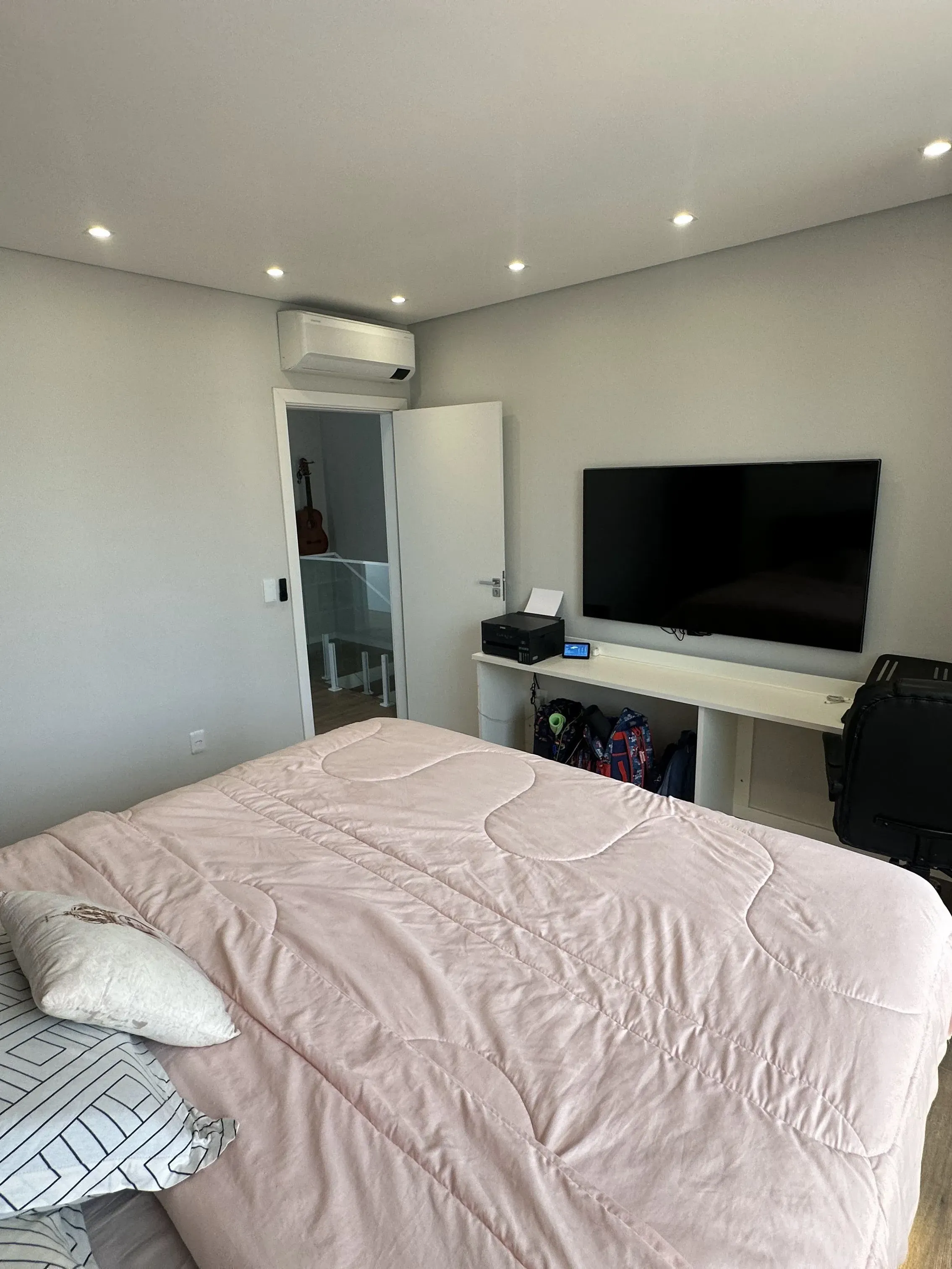 Casa com 3 dormitórios sendo 1 suíte e 2 vagas de garagem em Biguaçu/SC