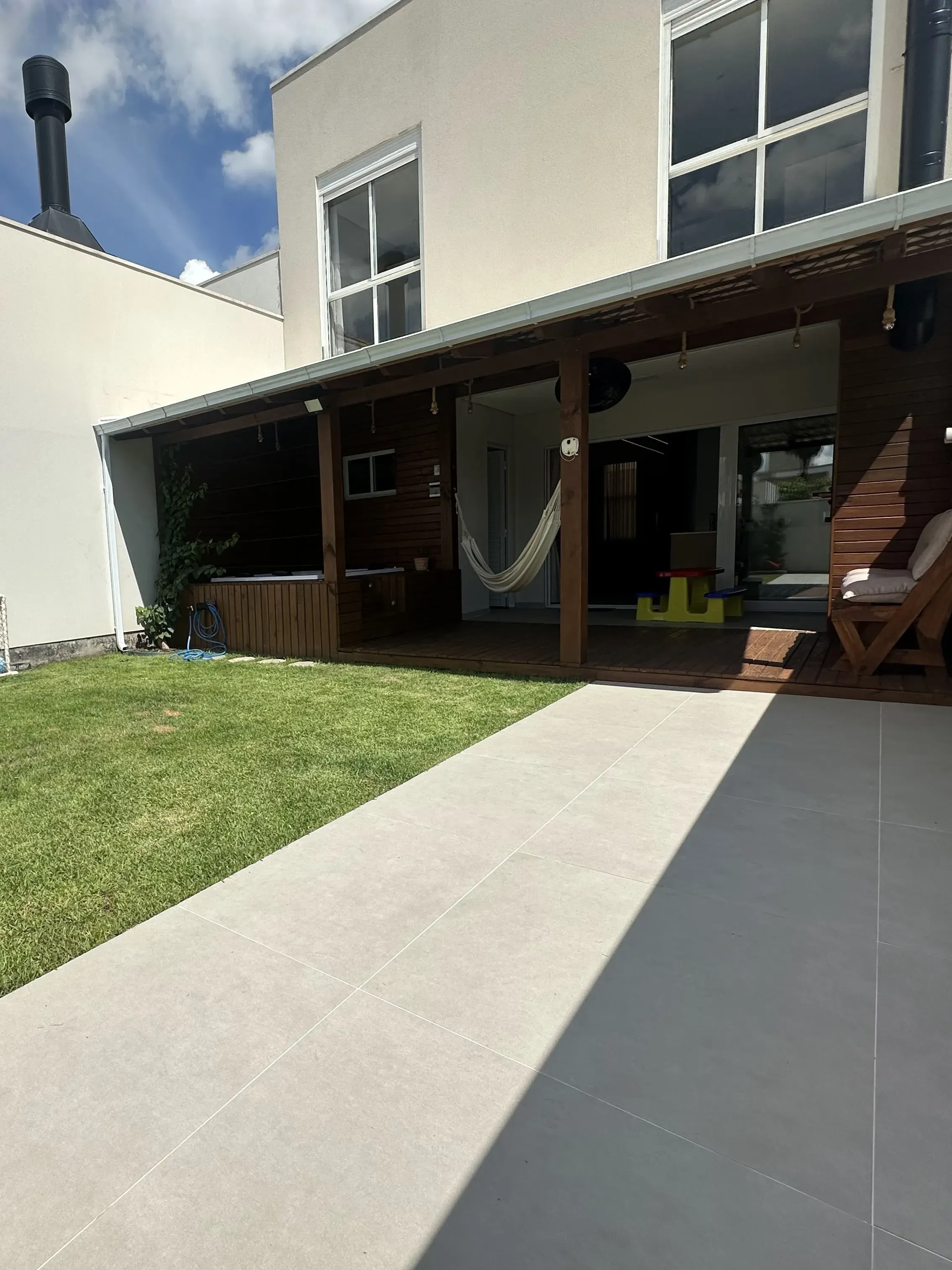 Casa com 3 dormitórios sendo 1 suíte e 2 vagas de garagem em Biguaçu/SC